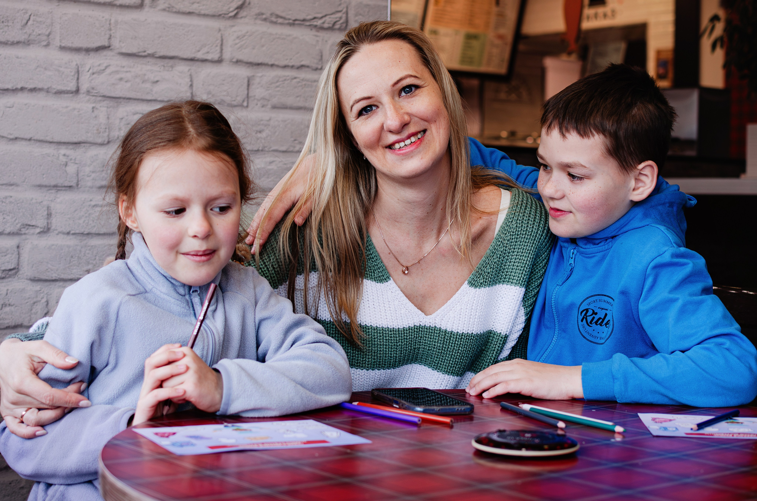 Прогулочная фотосессия для Н. с ребятишками. Портретный и репортажный фотограф в Санкт-Петербурге Варвара Жукова
