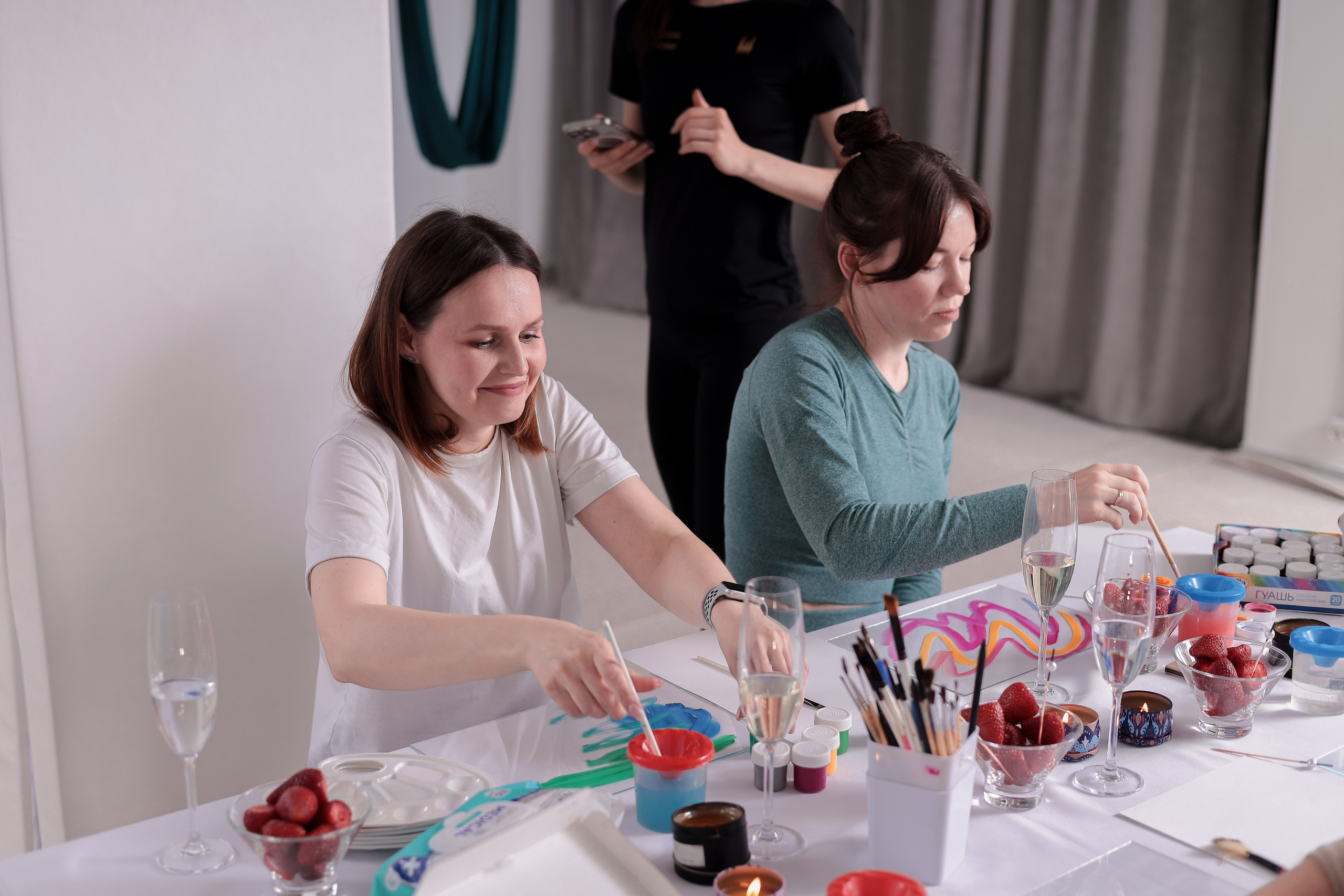 Арт-терапия + аэройога. Фотограф Надршина Лилия