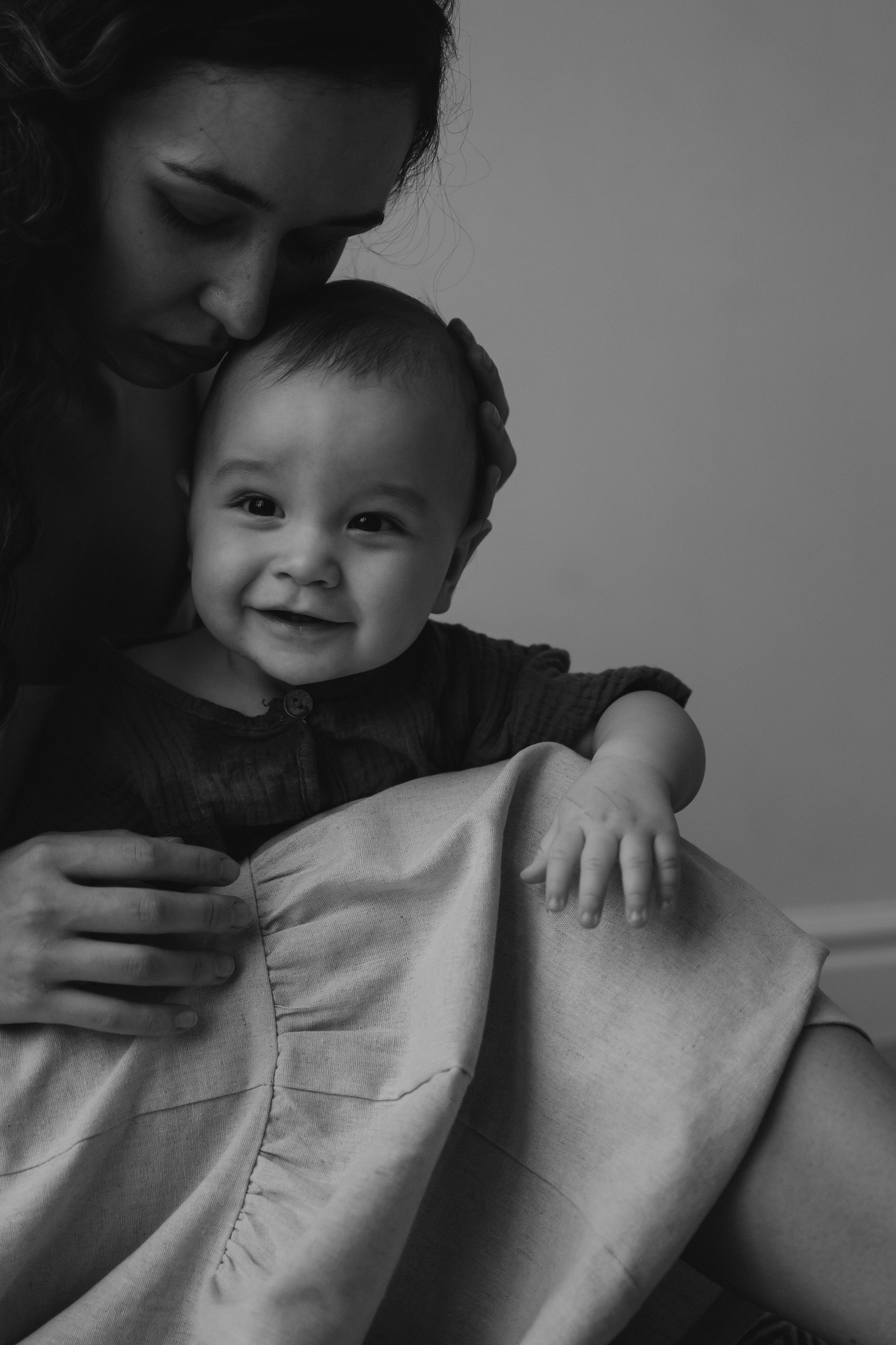 Регина и малыш Дима. Семейный, домашний, ньюборн фотограф Москва Цветкова Елизавета