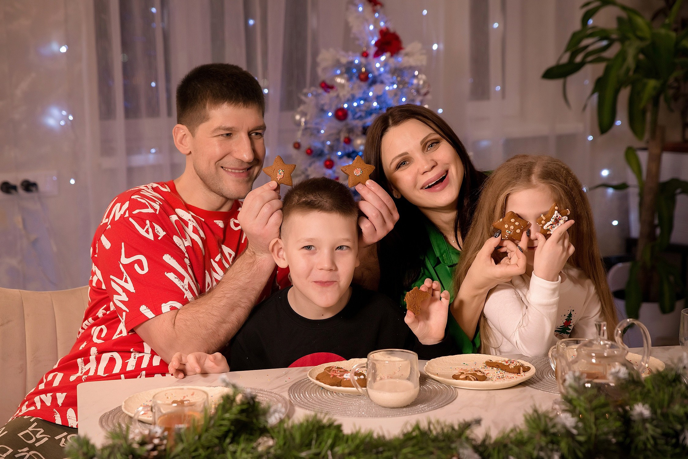 Новый год. Контакты