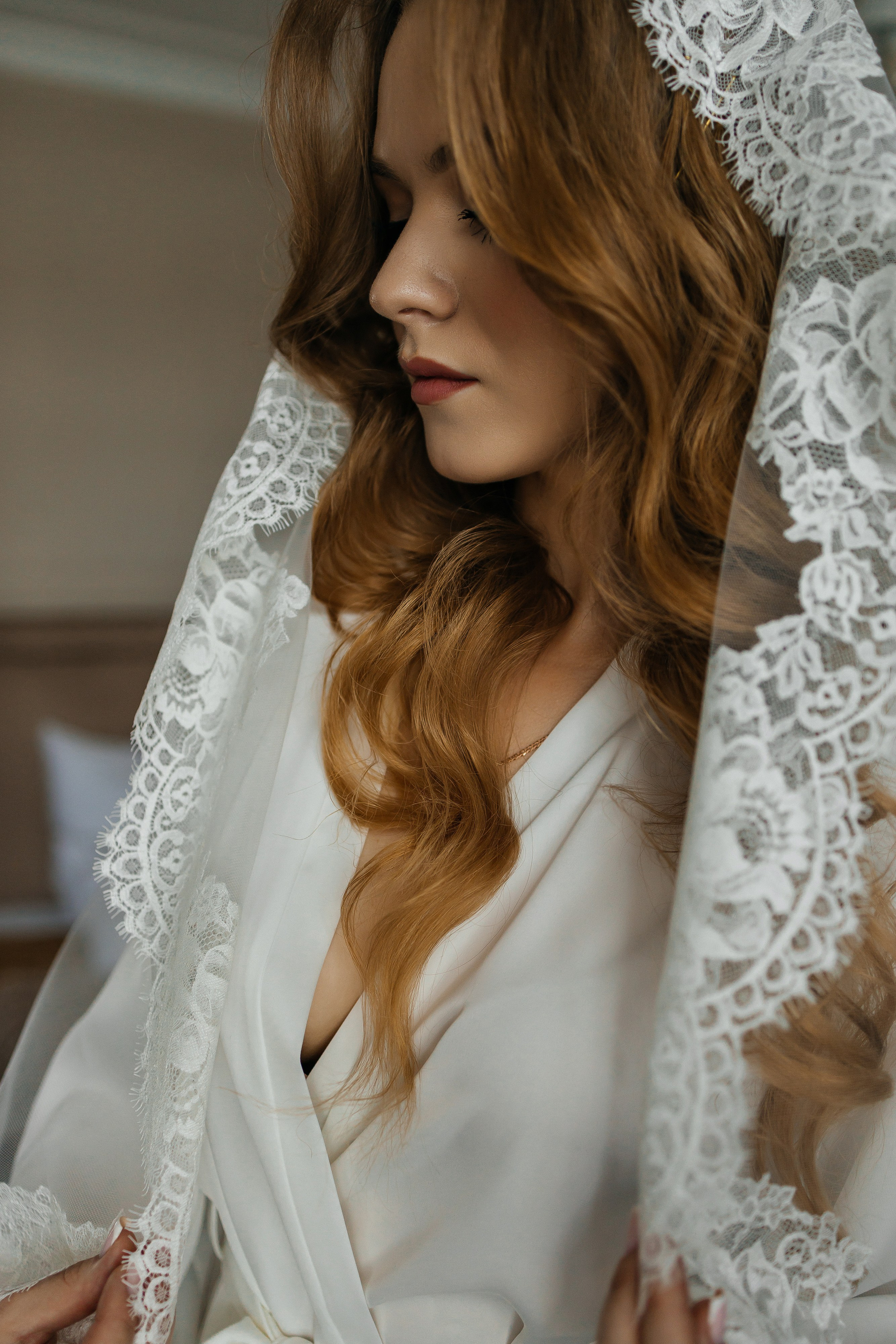 Роскошное утро пары в номере отеля. Олег Сверчков | Свадебный фотограф Вологда