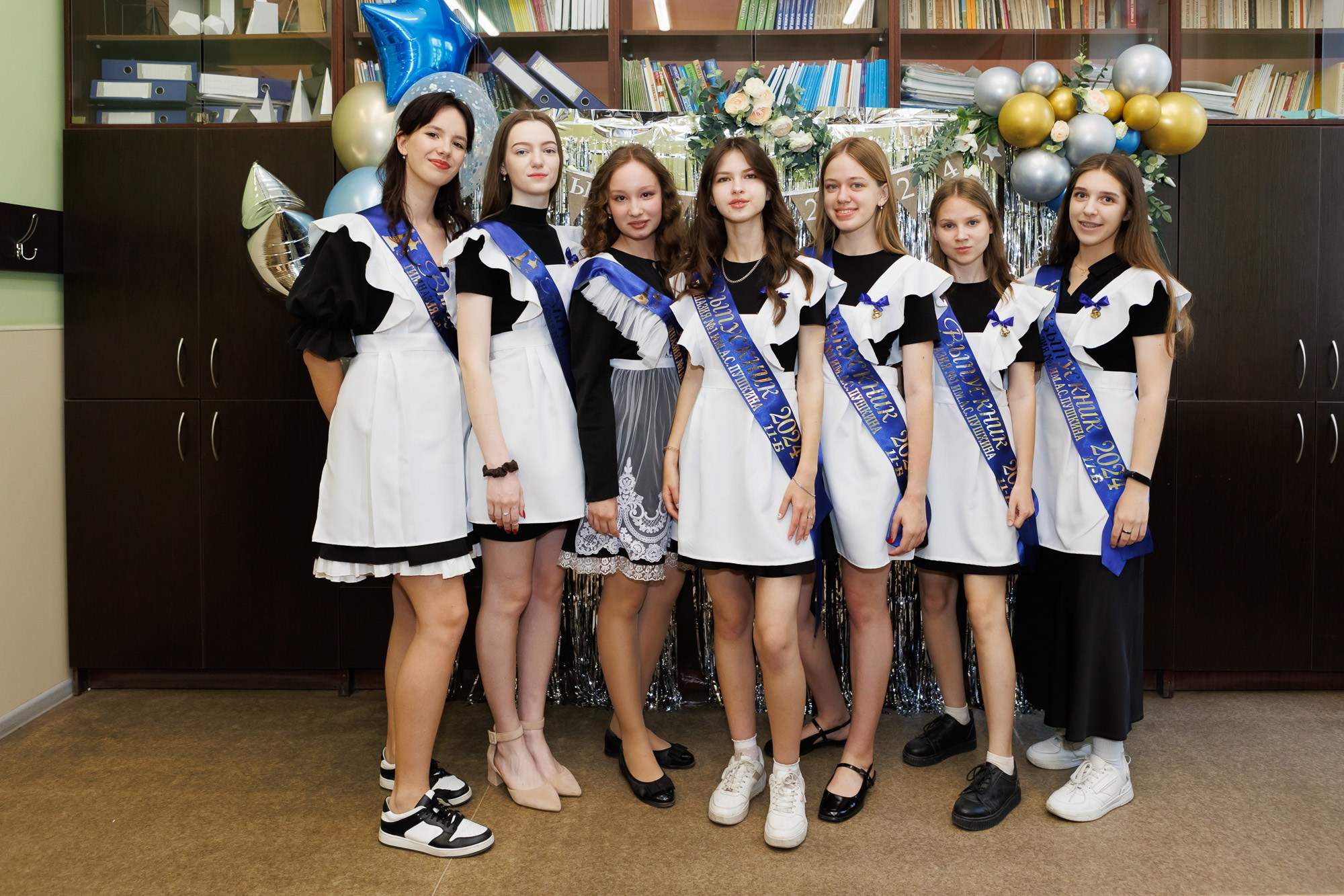 Последний звонок в Гимназии № 1, г. Севастополь. Свадебный фотограф, фотосъемка в Крыму, Севастополе, Симферополе, Ялте