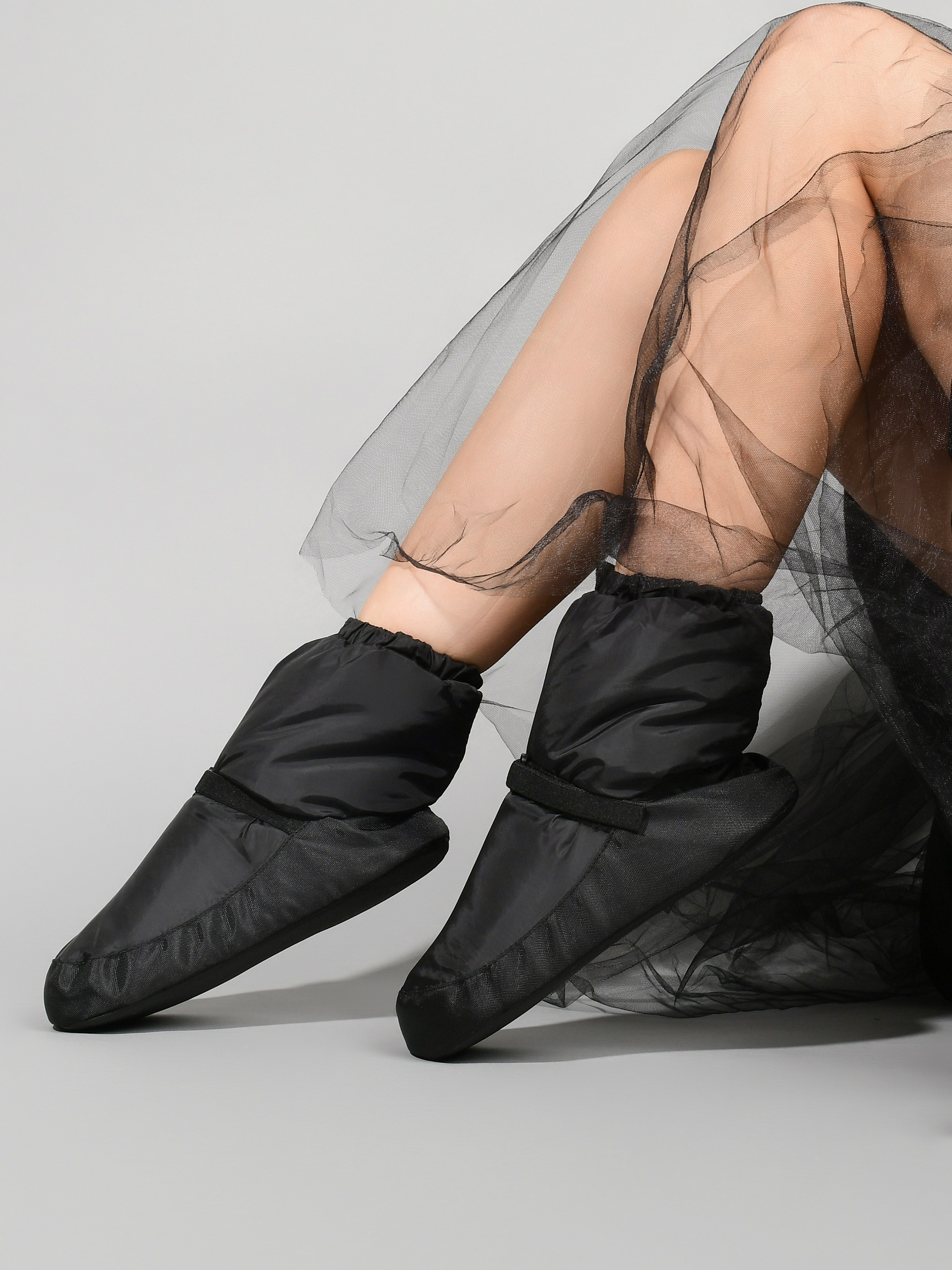 Черные чуни на модели