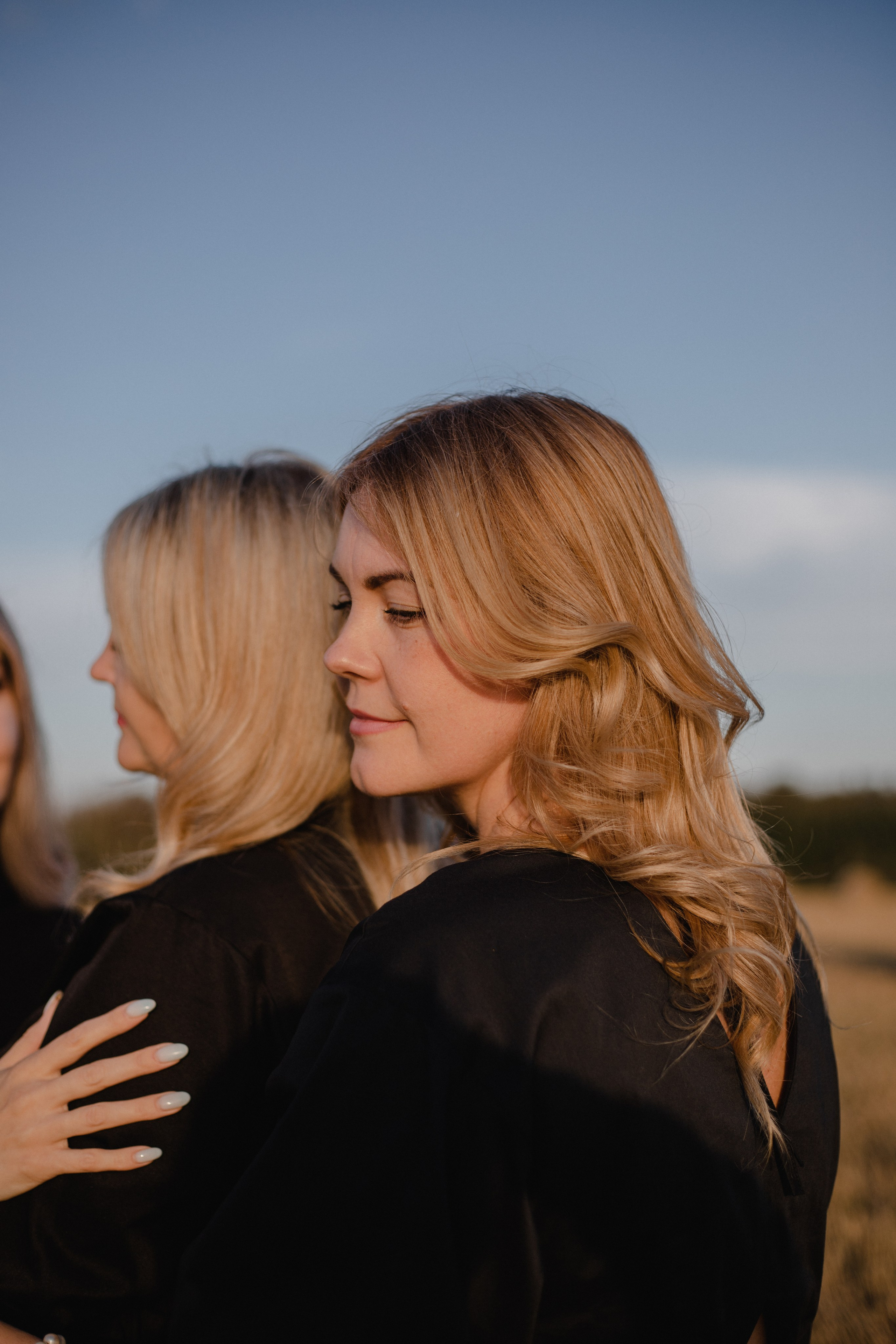 Однажды сестры в поле :)