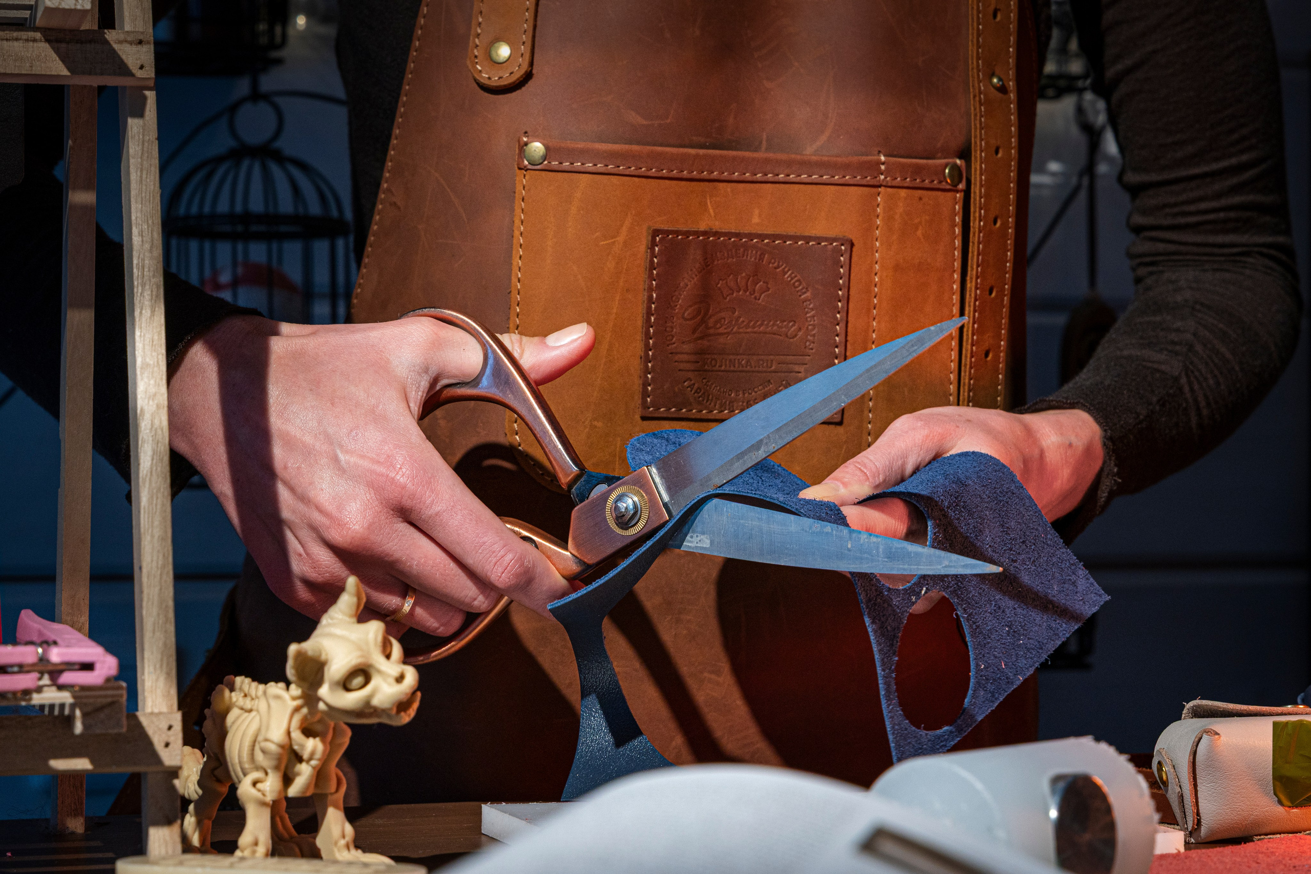 Съёмка рабочего процесса в частной кожевенной мастерской. Андрей Головин | Фотограф в Санкт‑Петербурге Репортаж, реклама, персональная съёмка