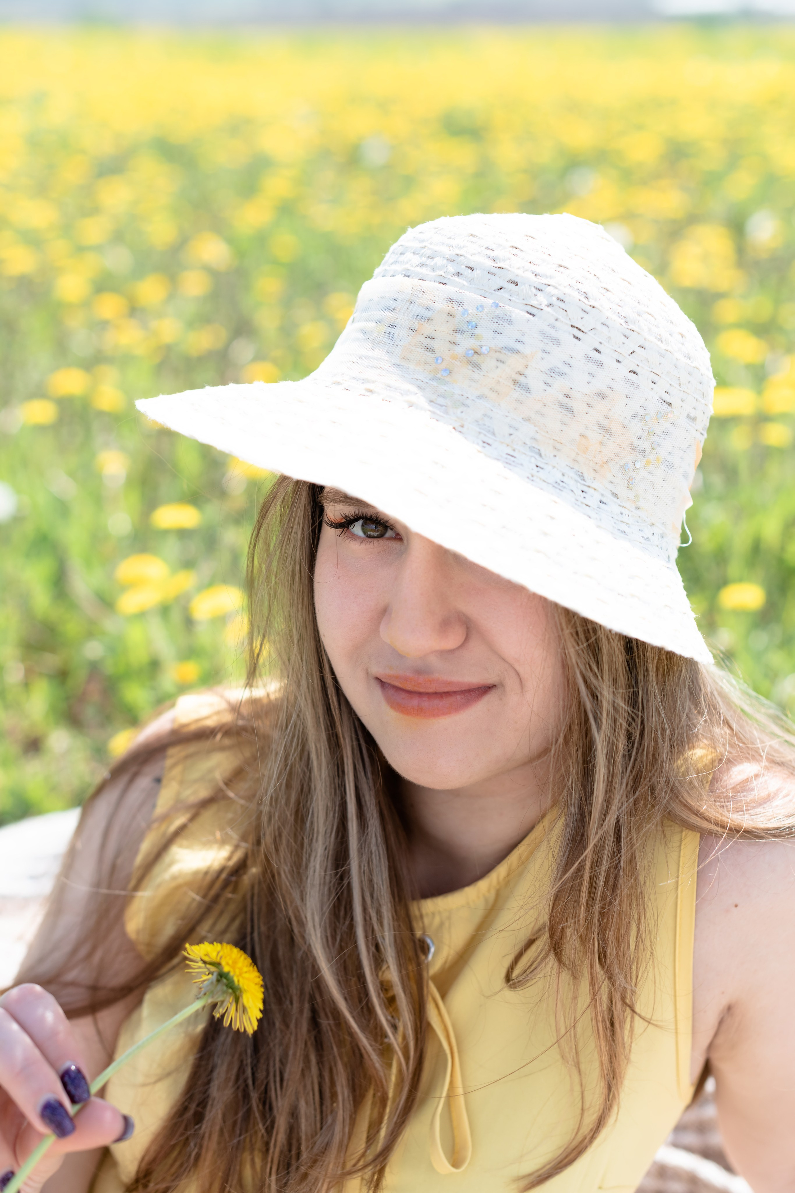 Девушка в одуванчиках. Григорий Карпов, портретный фотограф в городе Перми