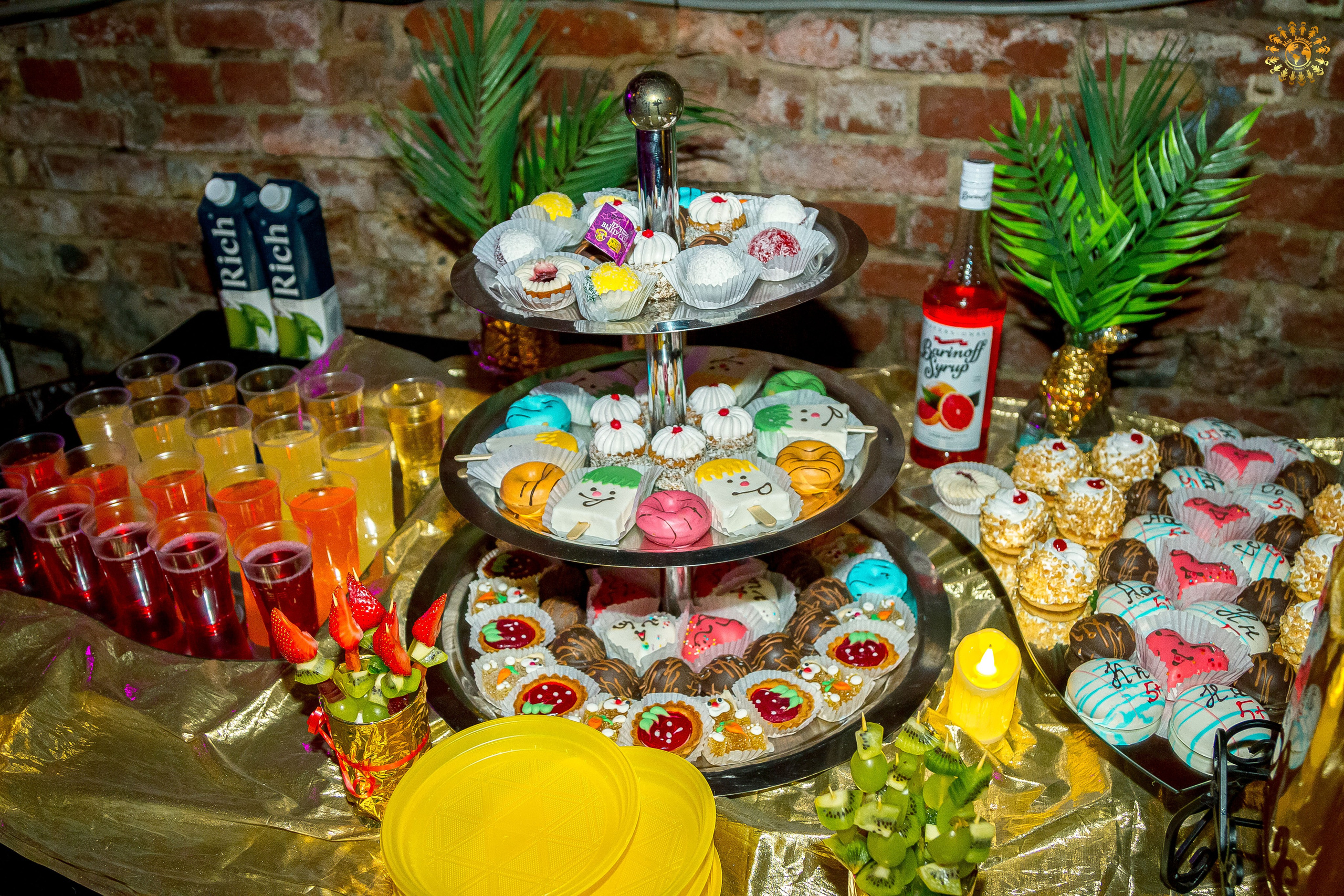 Выпускной 2023 (Школа 548; 9 Ж класс) AG Loft «Библиотека», Москва. Репортажная съемка в Москве и области. Анималистика