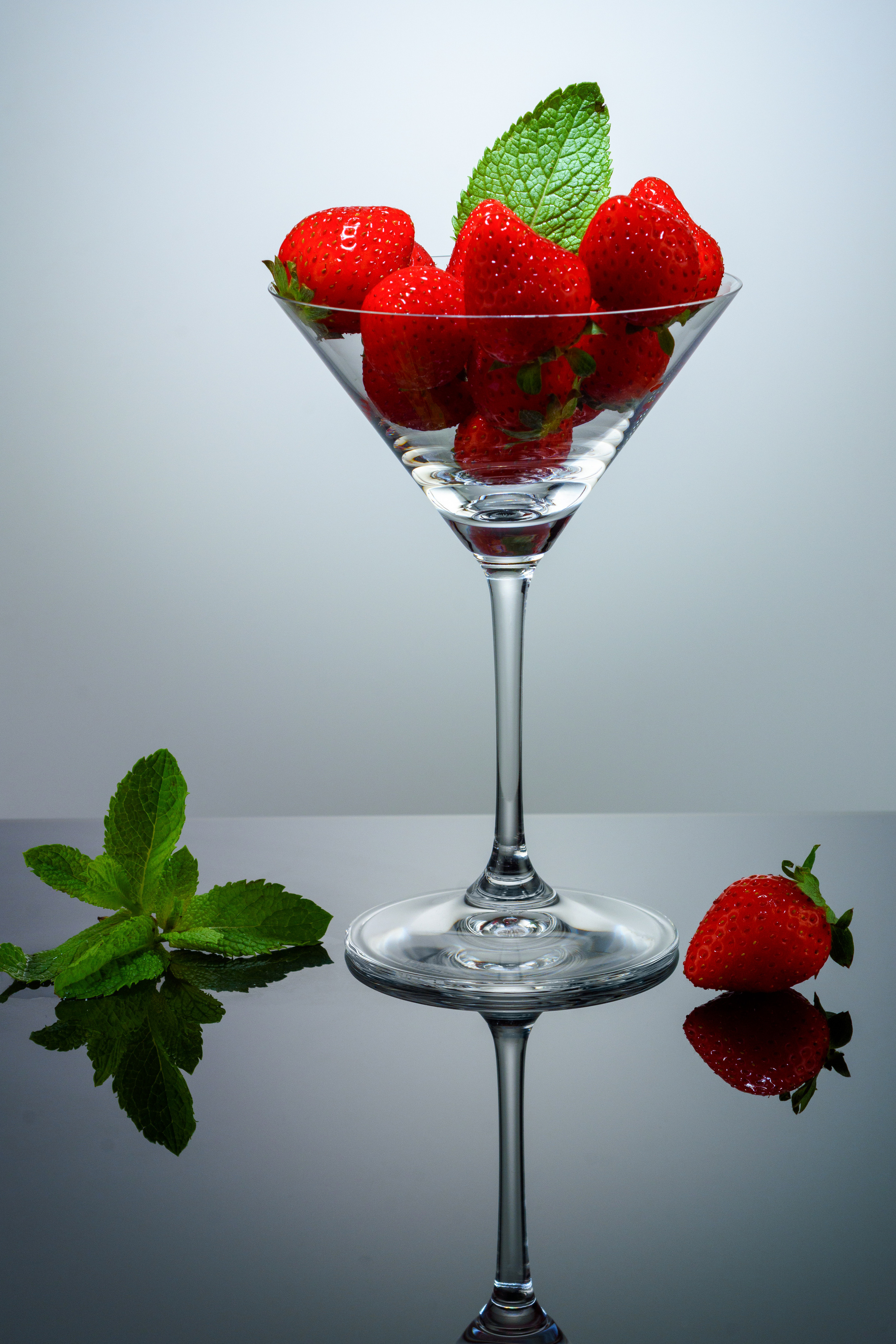 Съемка предметов из стекла. Предметный фотограф в Москве Раиса Белова