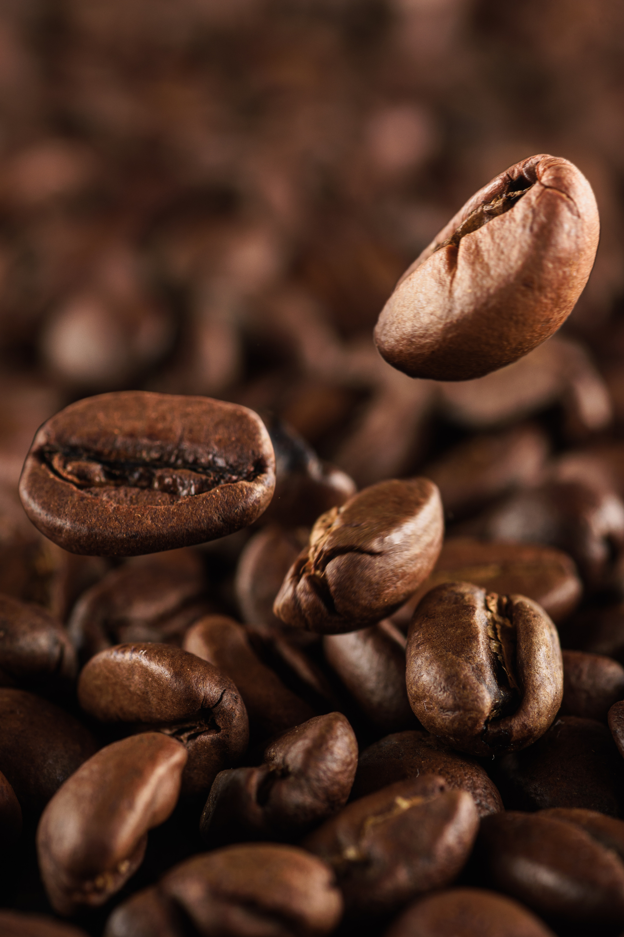 кофейные зерна в полете