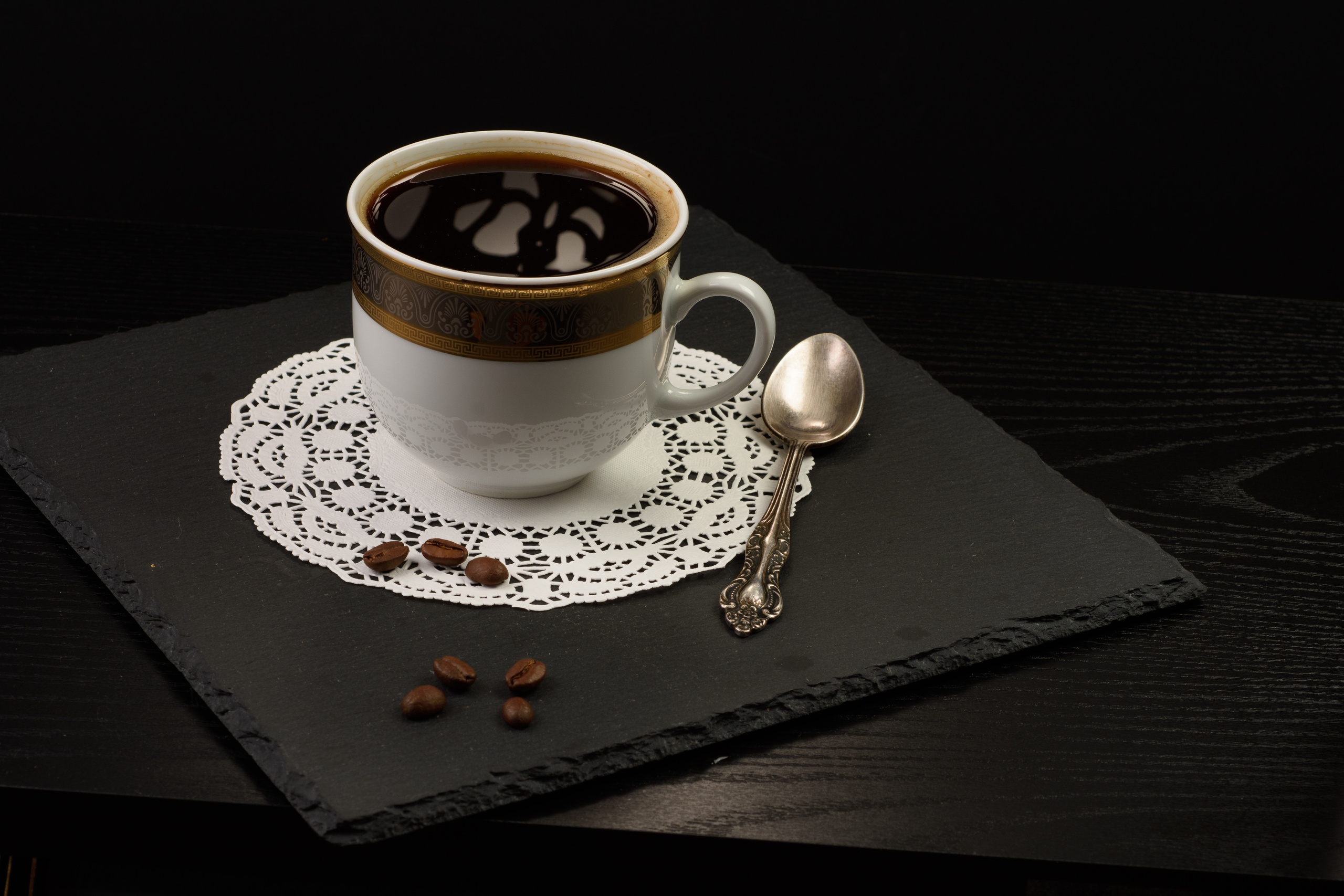 кофейная чашка с рисунком на кофе