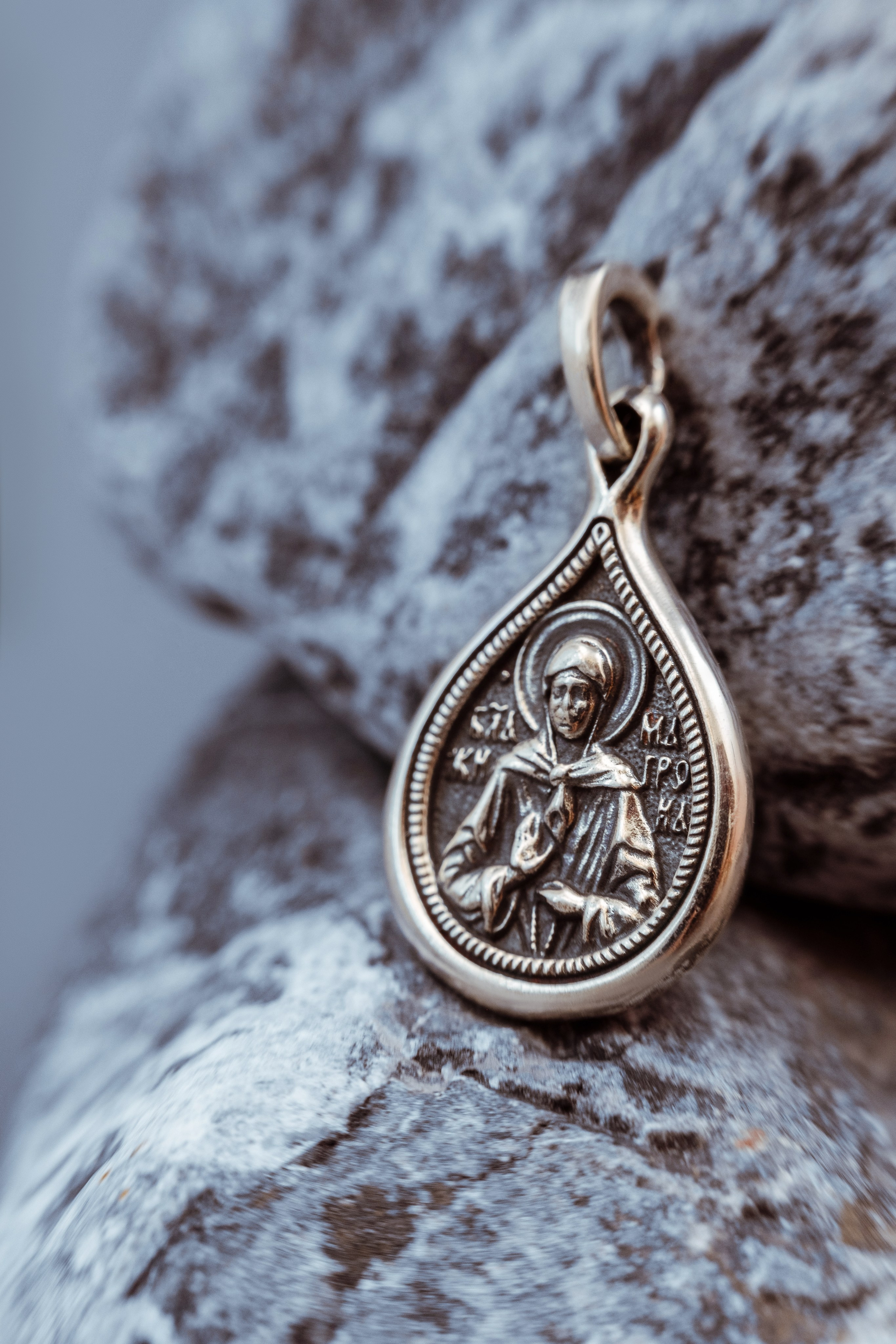 Съемка серебряных украшений в Санкт-Петербурге. Фотосессия для маркетплейсов