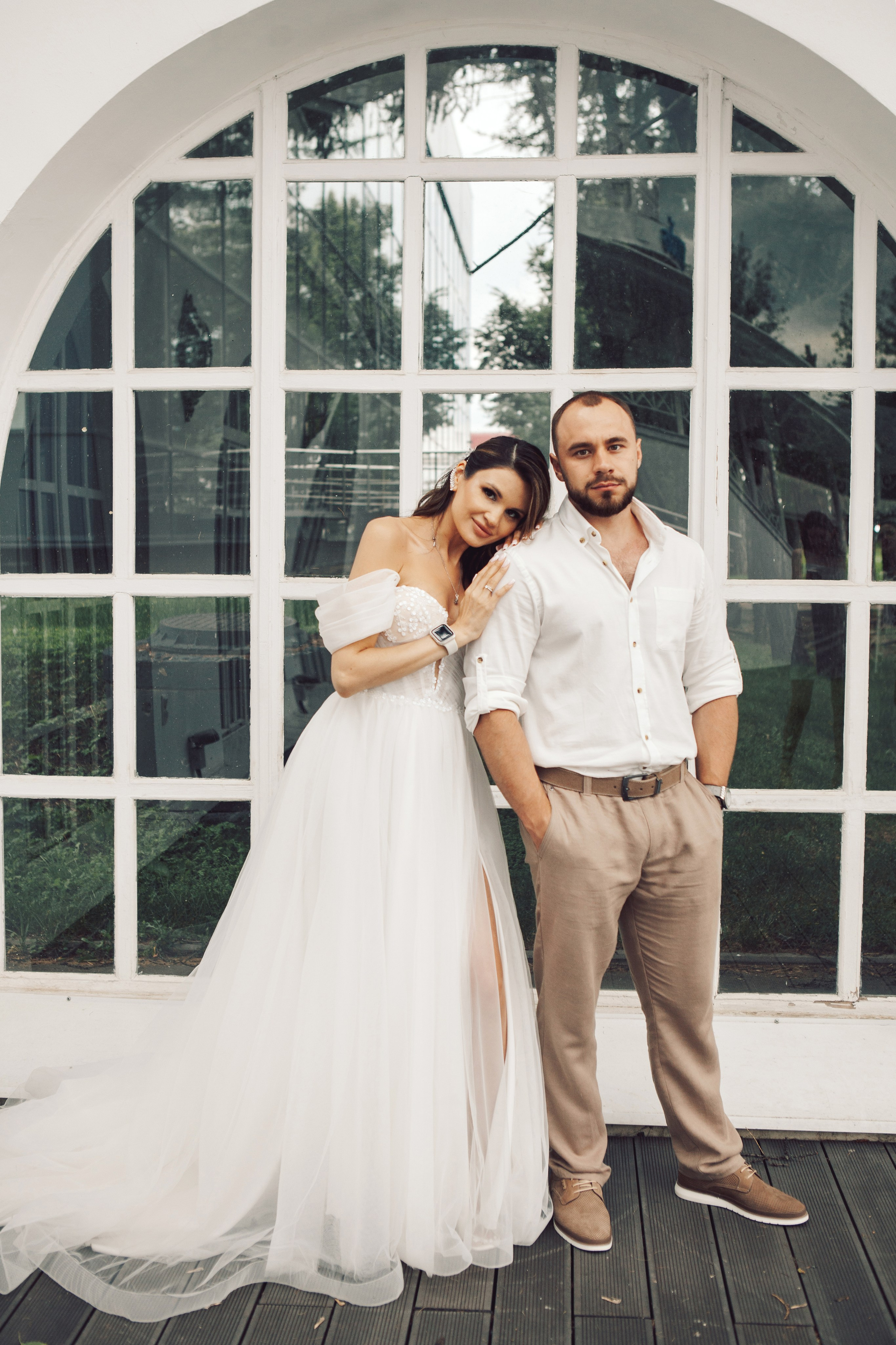 Жених и невеста в ресторане московское небо на вднх после росписи в загсе