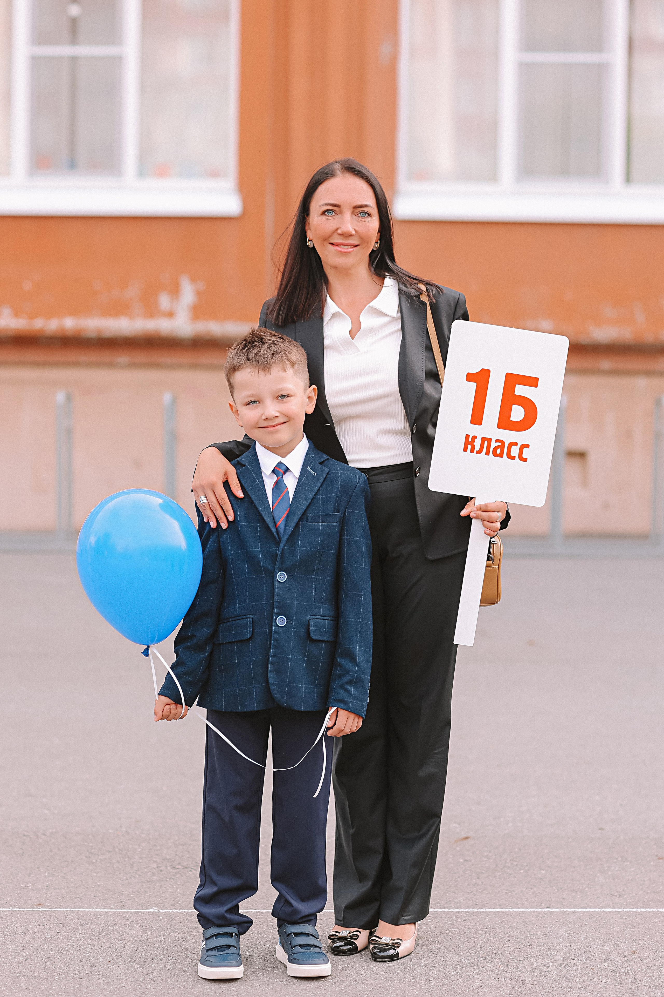 1 сентября линейка+кл час+портреты. Семейный фотограф Тюмень, фотограф на роды Салмина Мария
