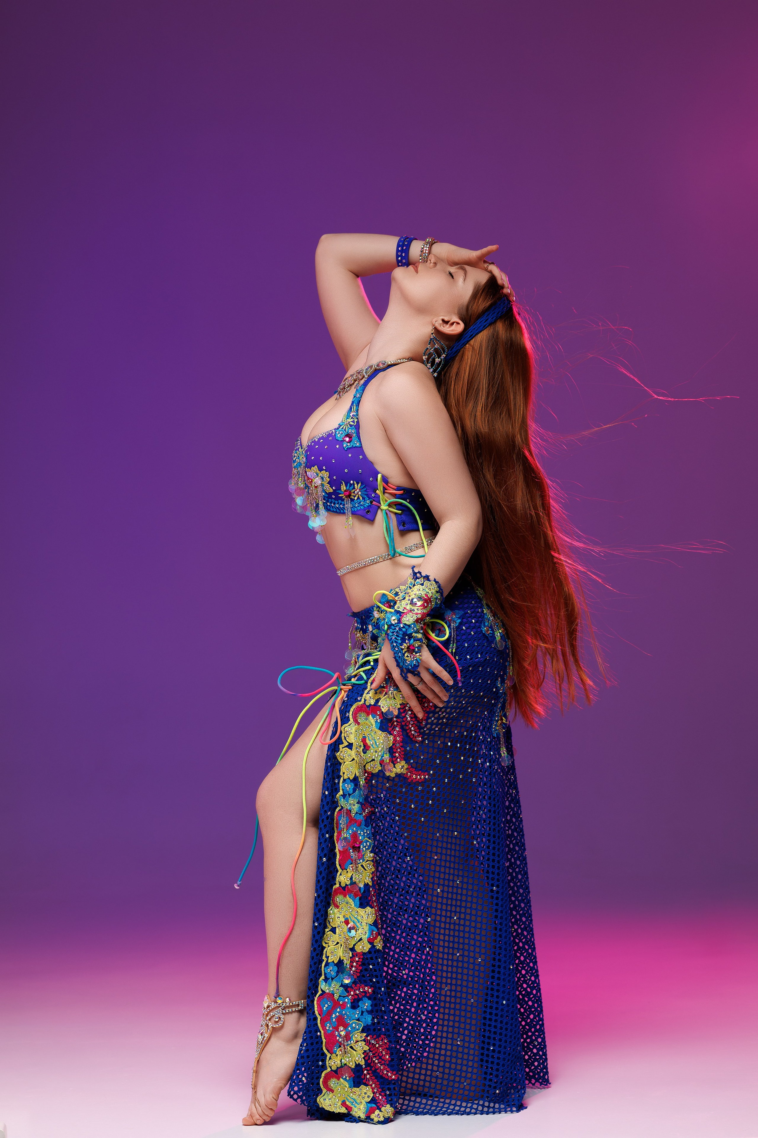 Цветной свет и фигуры. Фотограф Минск