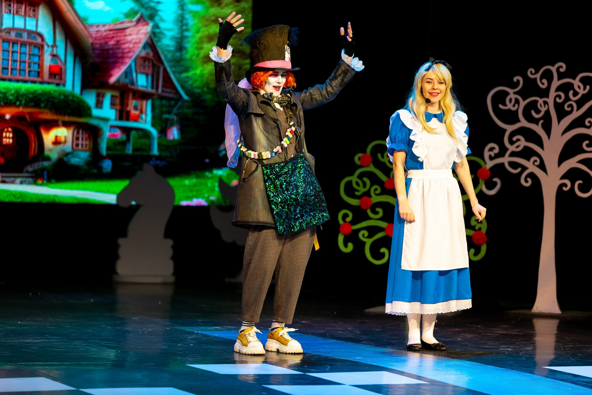 Спектакль в Доме культуры. Андрей Кровлин — фотограф в Славянке