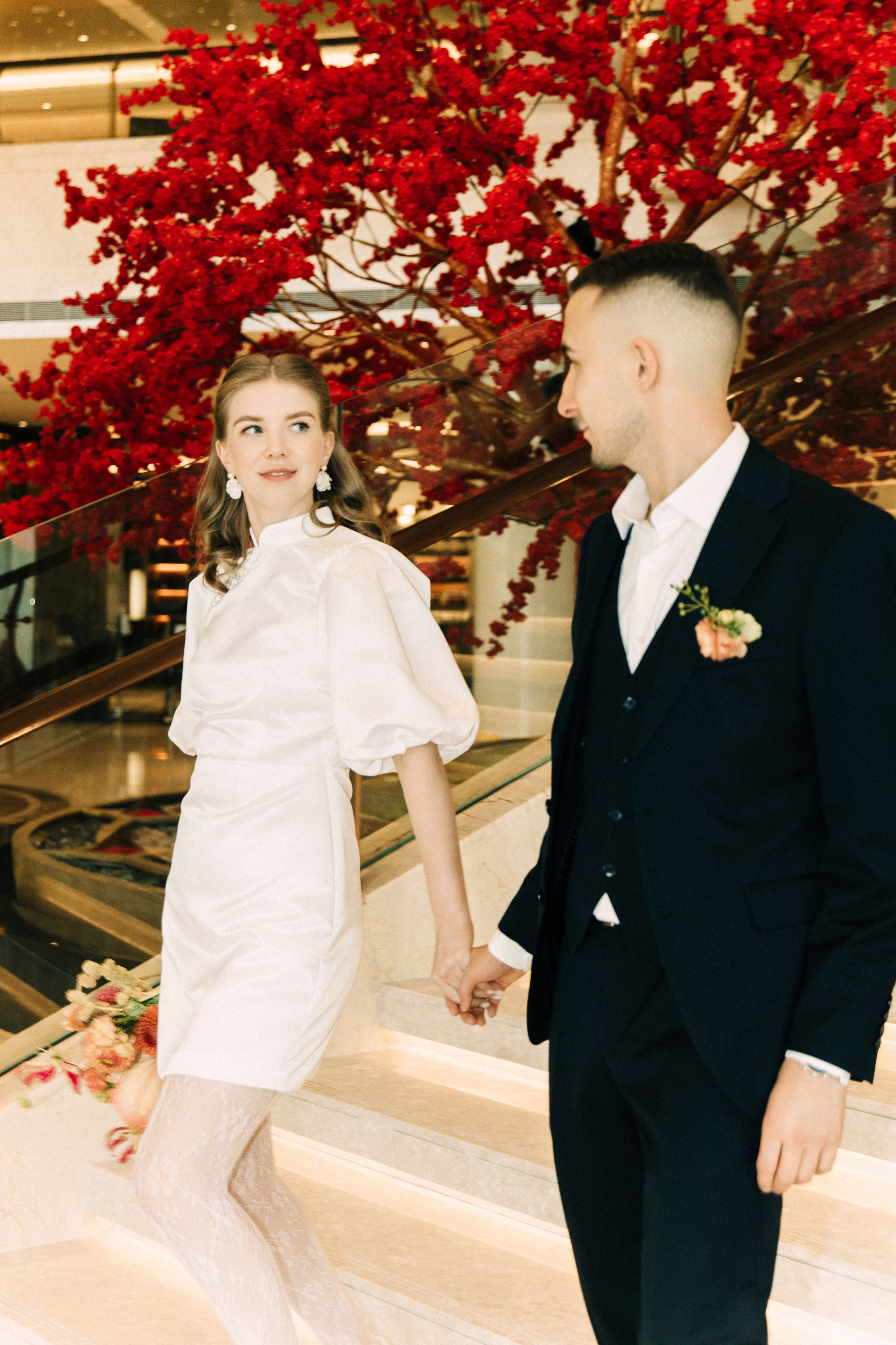 Артур и Даша, сборы в отеле Soluxe и роспись на ВДНХ. Свадебный и портретный фотограф в Москве Кристина Золотова