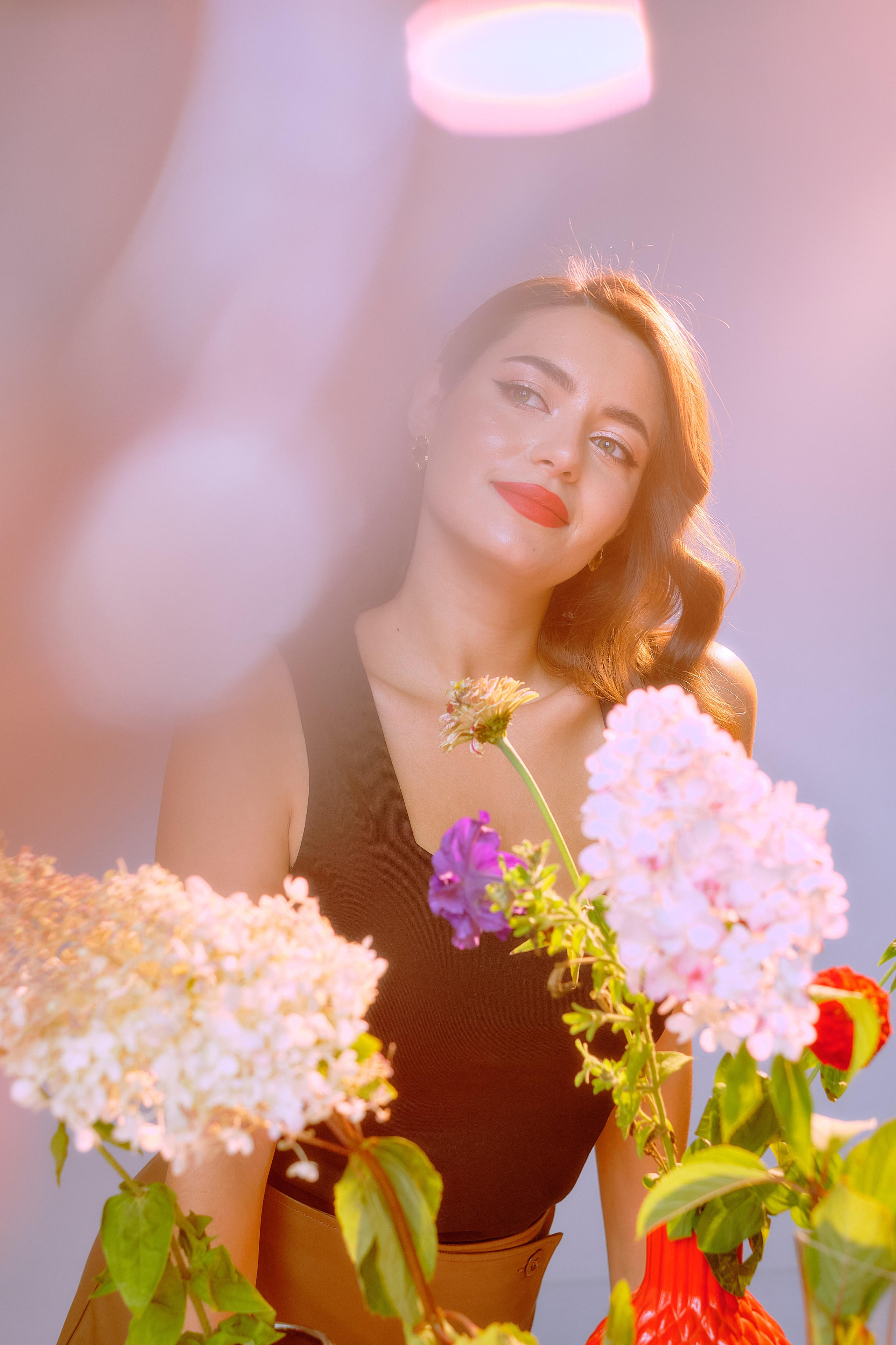 Индивидуальная съёмка в Твери, портреты я цветным светом, атмосферно, рефы с цветным светом