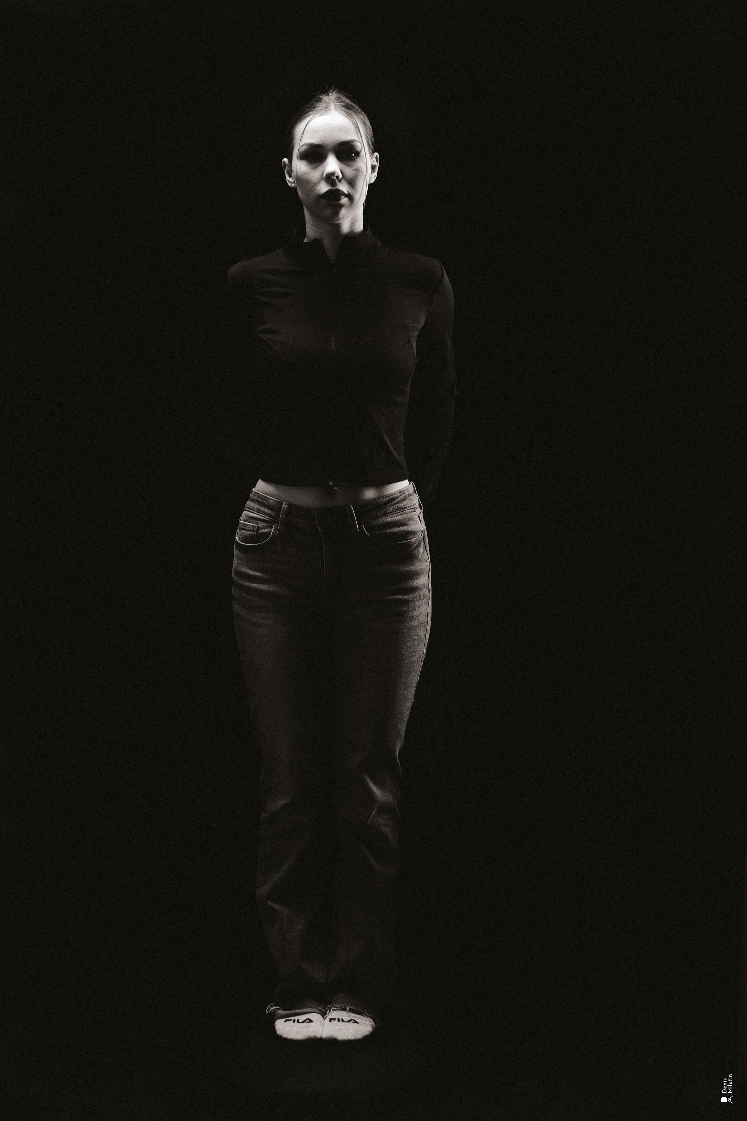 Ева в студии Уголь. Портретный фотограф Денис Милютин