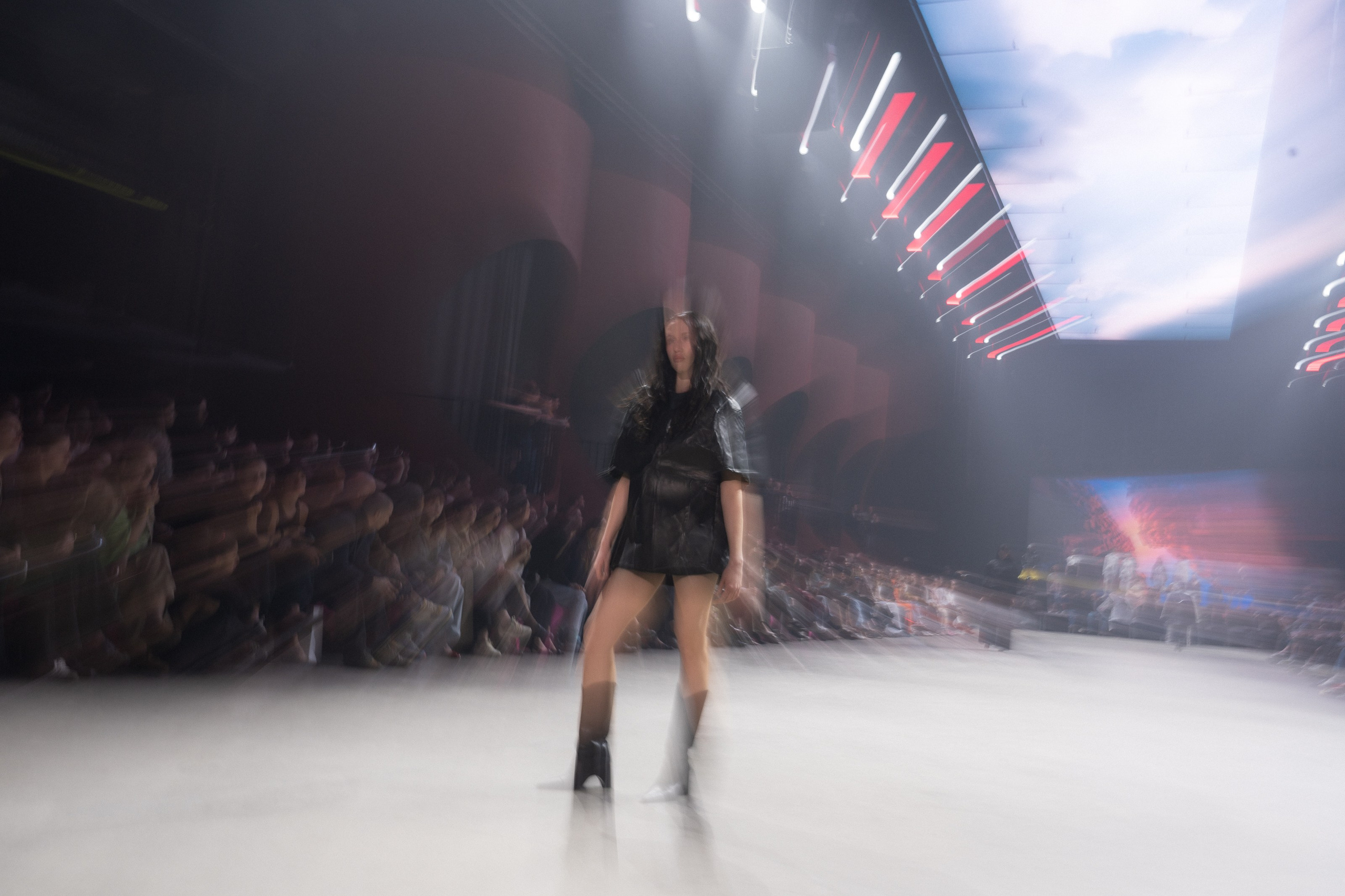 Показ Школы дизайна НИУ ВШЭ. Фотограф Николай Прокофьев модельные тесты в Москве