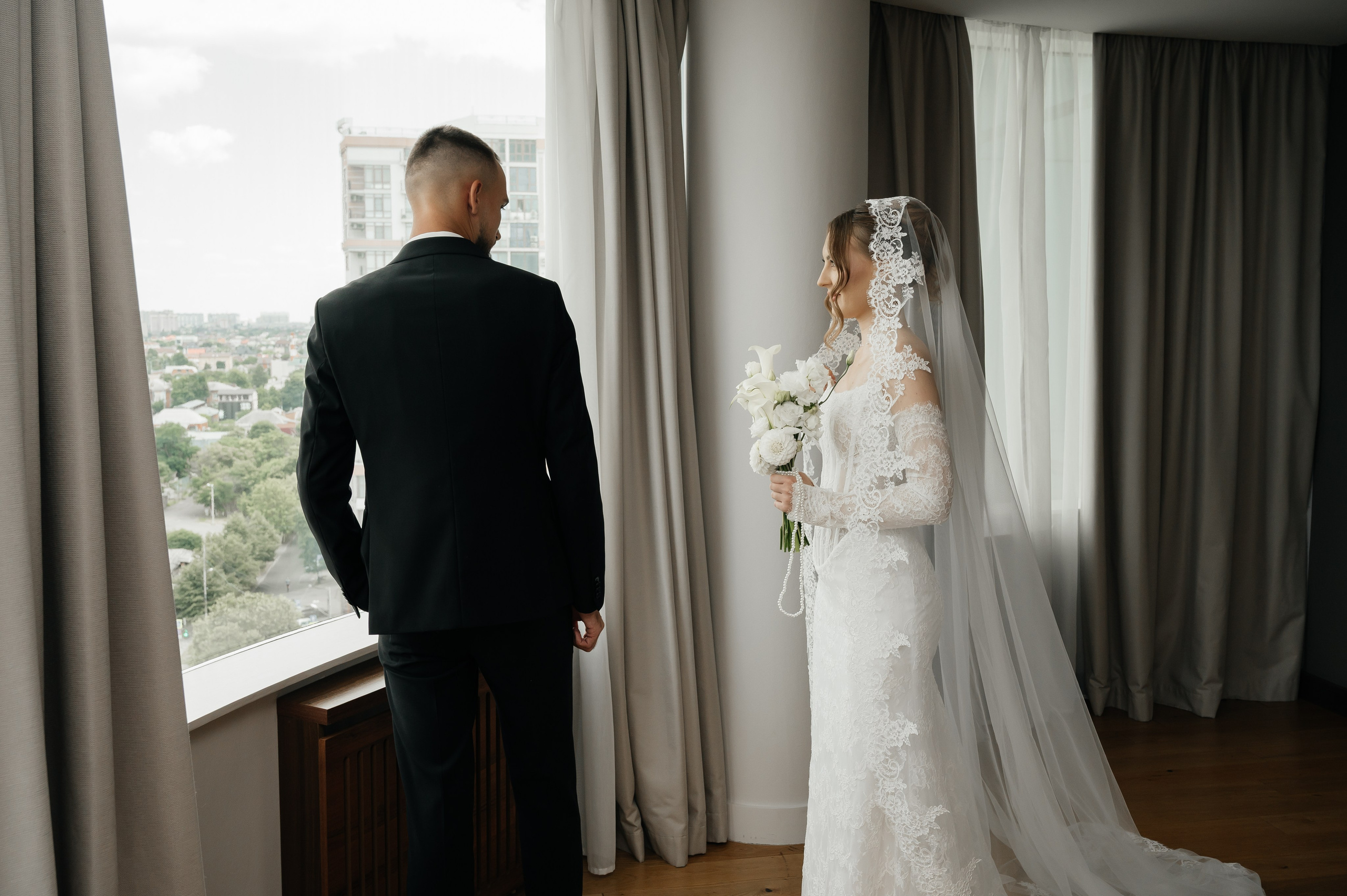 Свадьба (утро в отеле). Свадебный и семейный фотограф в Краснодаре Алина Мельник