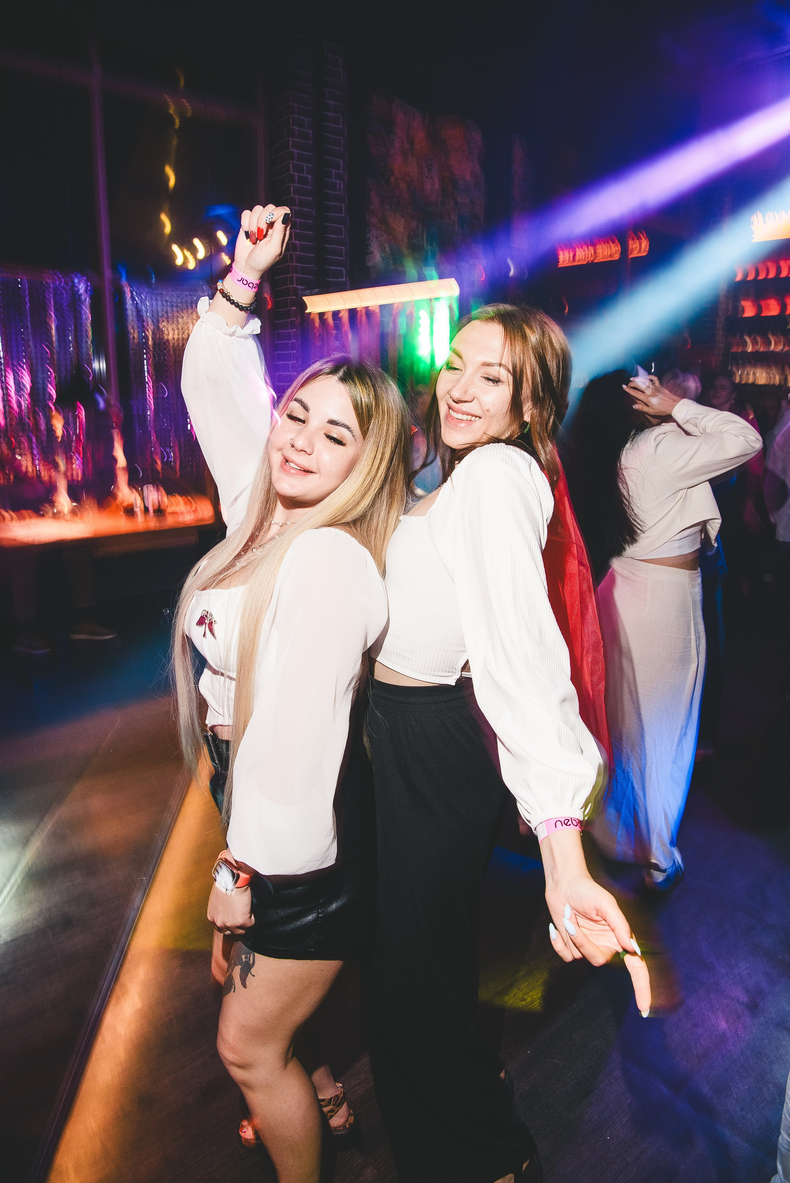 Зажигательные девчата