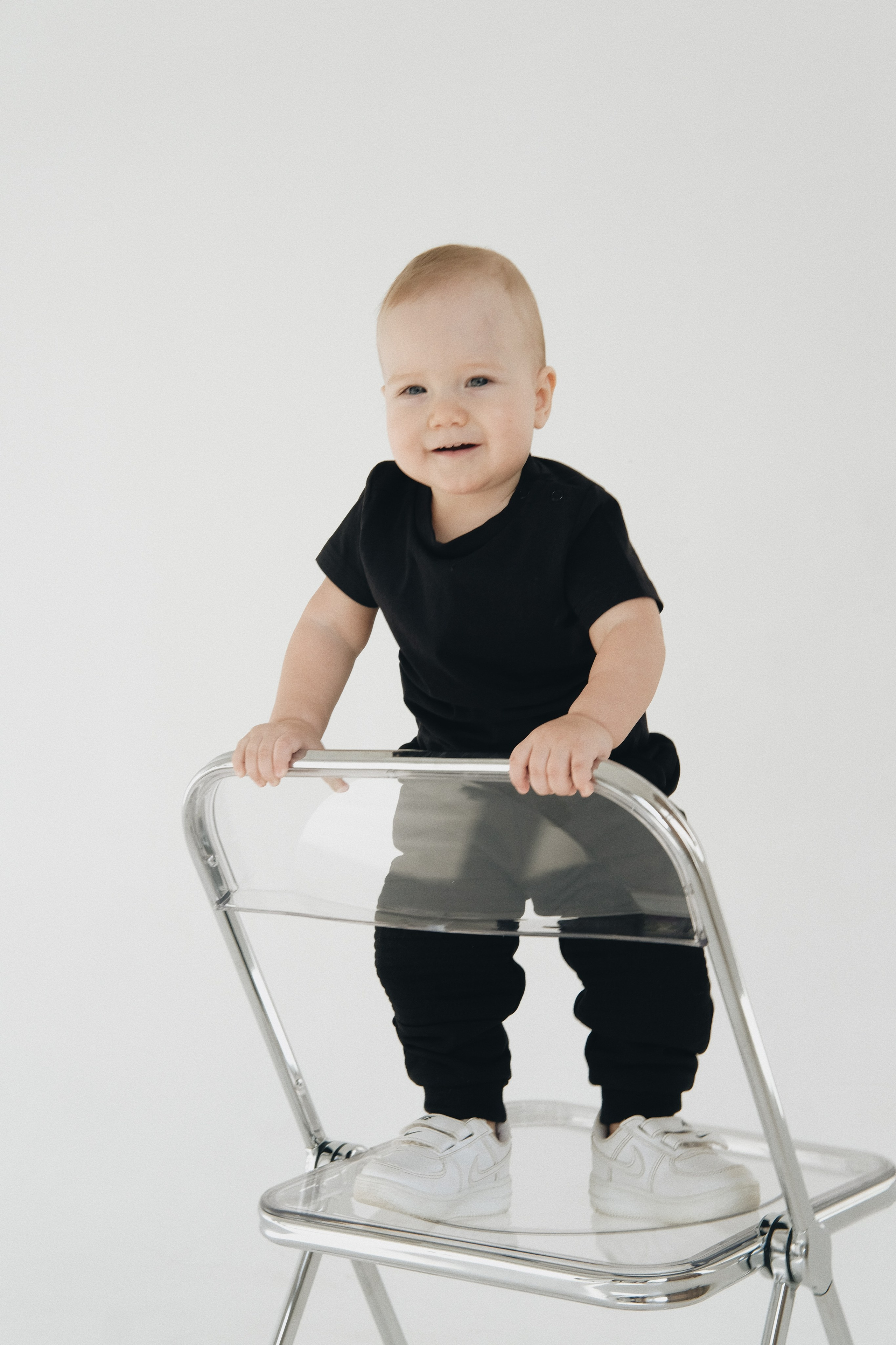 В ЧЕРНОМ. КРИСТИНА ГУСЬКОВА