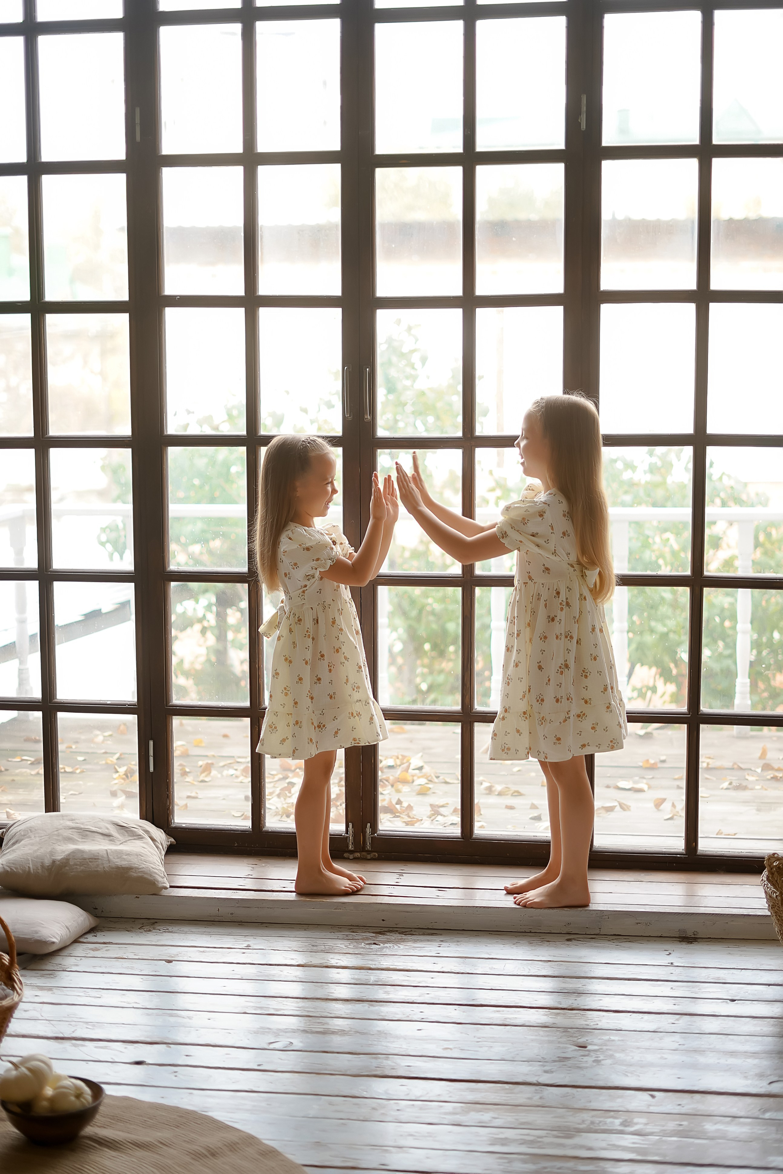 Девочки и ёжик. Фотограф Татьяна Митрофанова