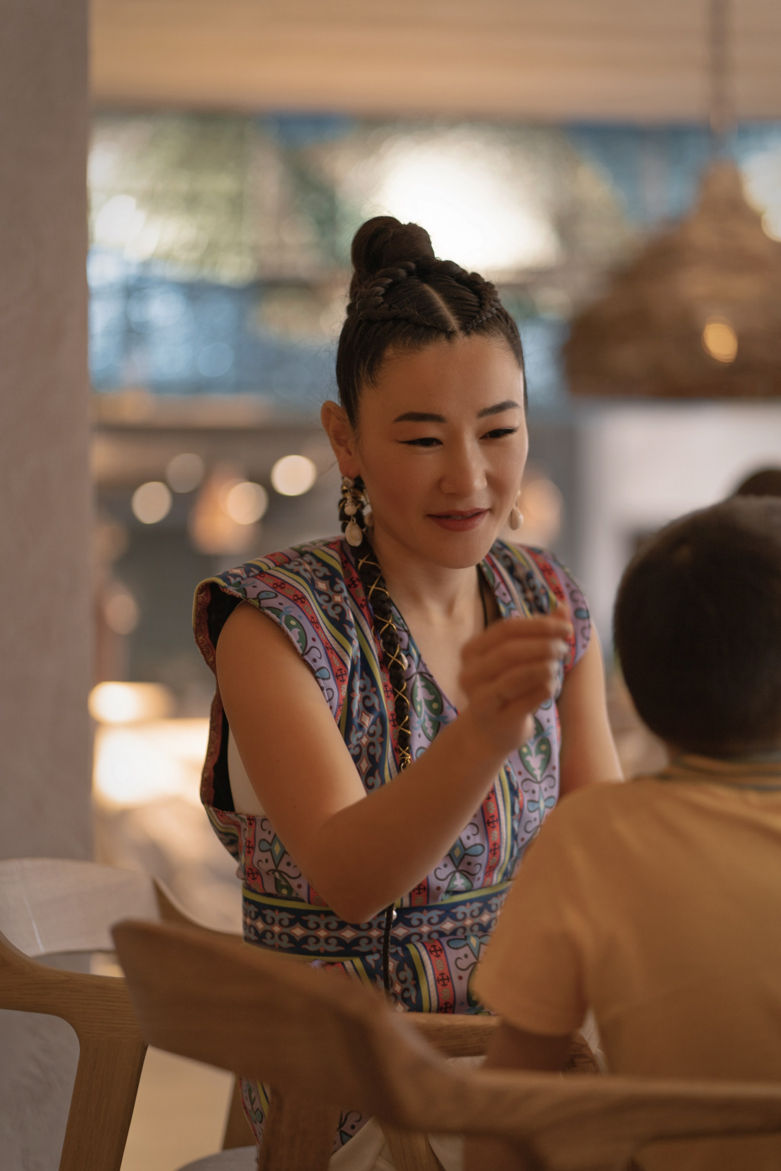 В ресторане Рерих. Выездной фотограф-видеограф в Республике Алтай Солоны Куюкова