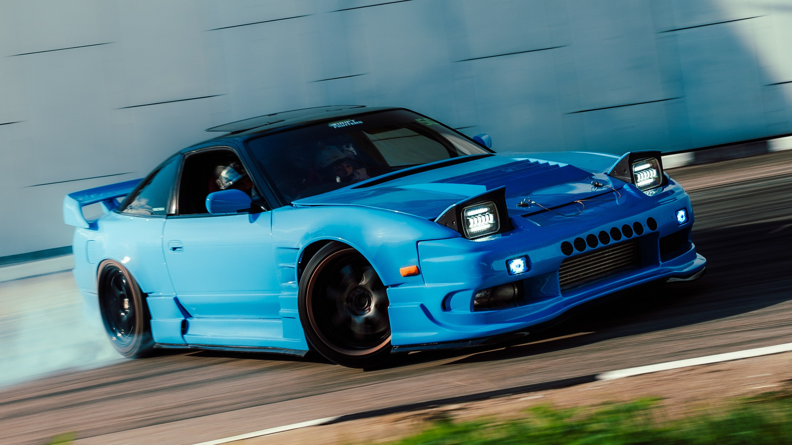 Ilya Foxy — автомобильный фотограф