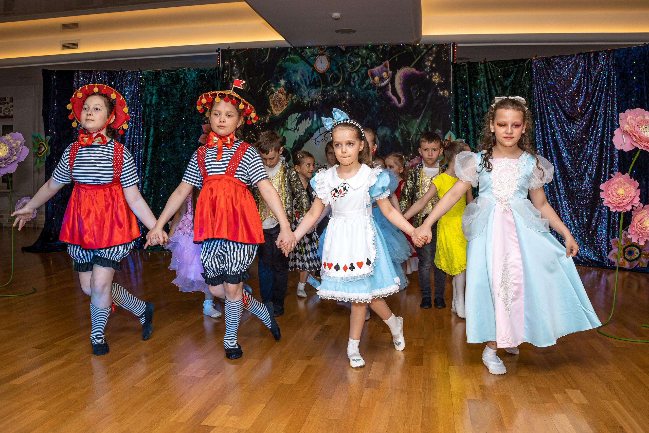 Фотосъемка детского выступления «Алиса в стране чудес». Ирина Носова - семейный и детский фотограф