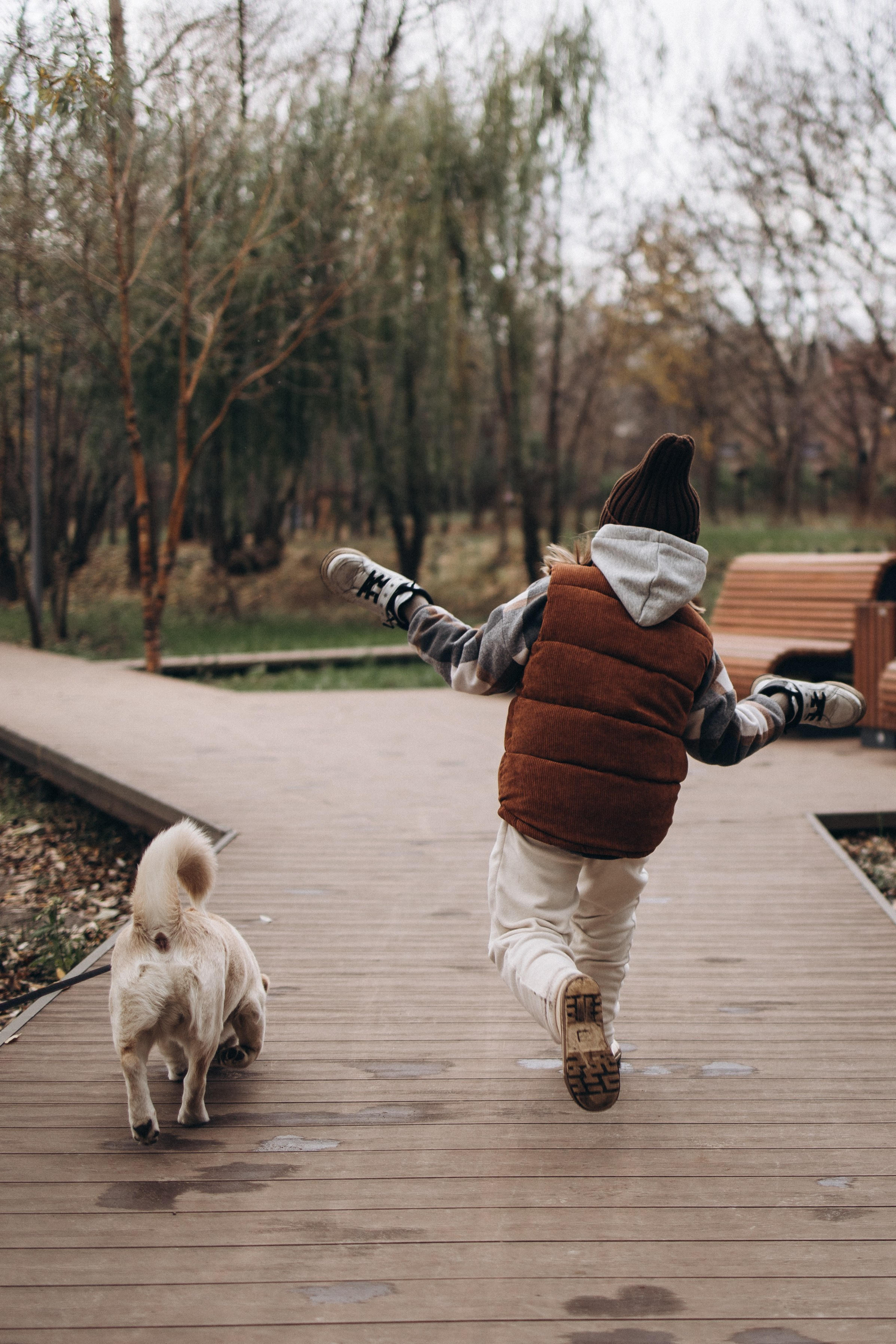 Осенняя прогулка в парке. Женя, Таня, Лера и Сэм. Семейный и детский фотограф в Москве Маргарита Сереброва