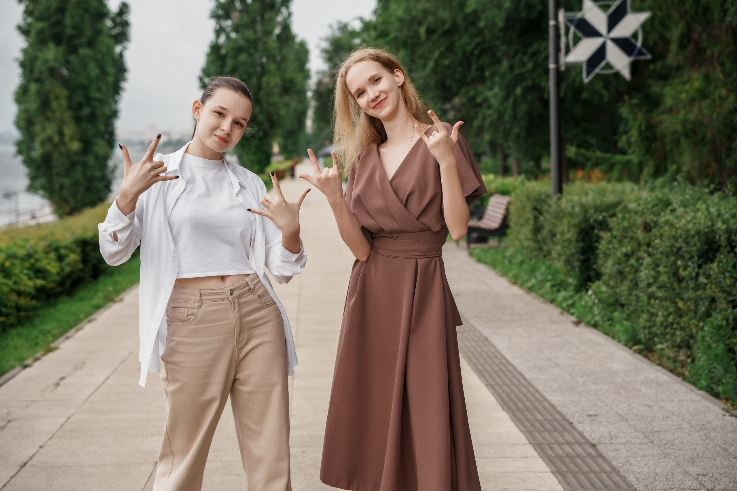 Уличная на набережной. ВЫПУСКНЫЕ АЛЬБОМЫ, Школьный фотограф, семейный и свадебный в Саратове и области Ольга Плаксина