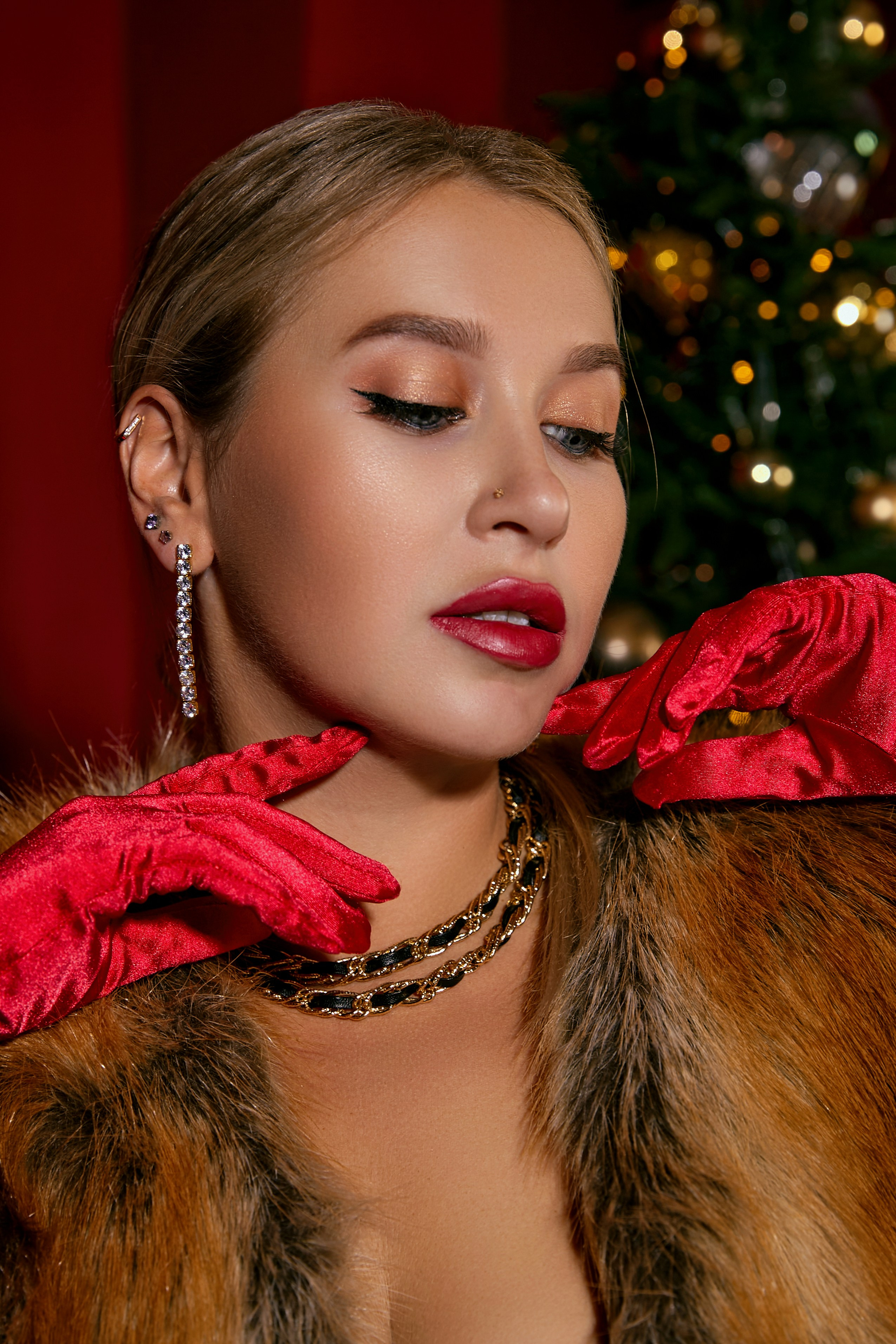 Новогодняя фотосессия в студии для девушки +size. Рекламный фотограф Санкт-Петербург Катерина Мишкель