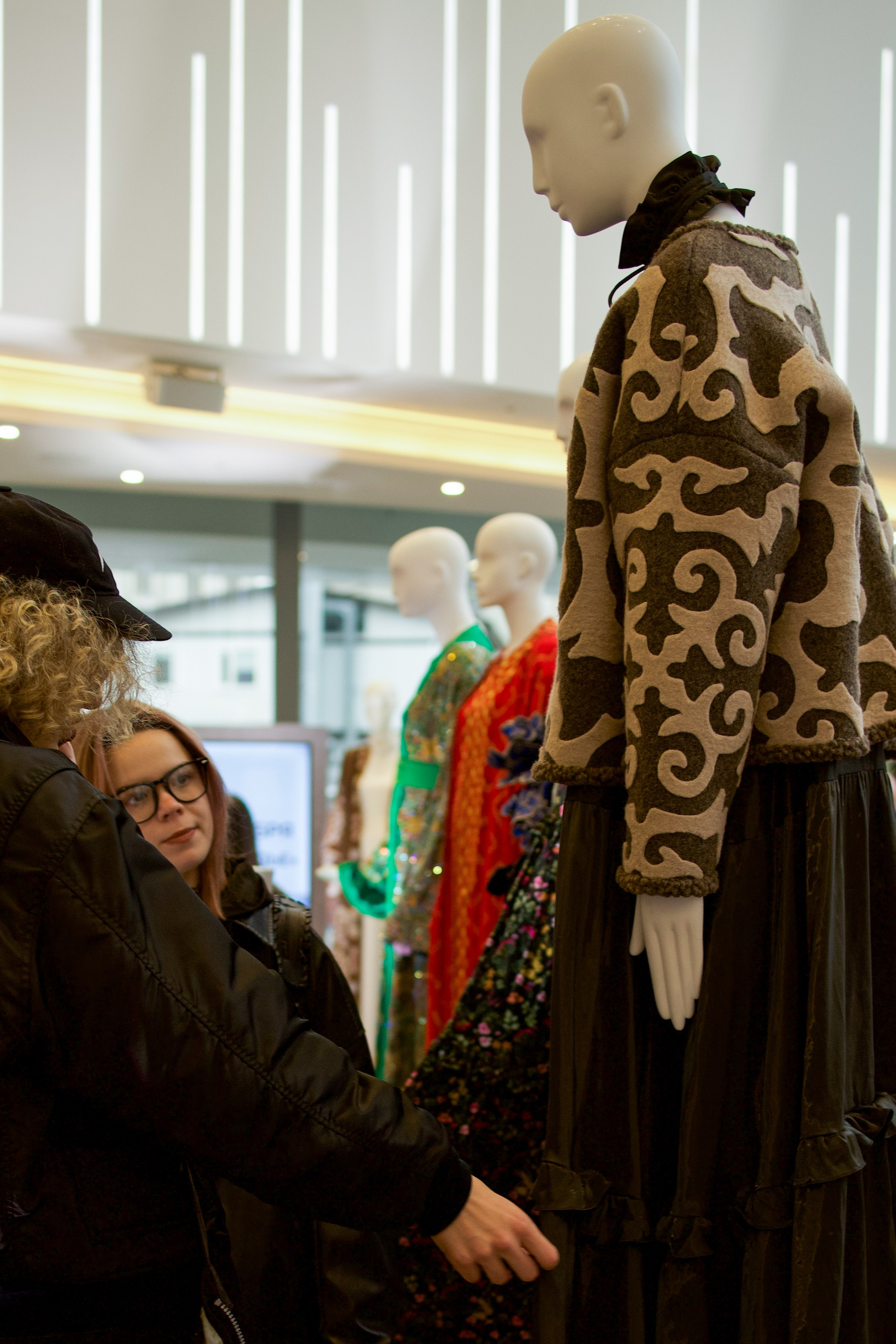 Выставка Наследие Fashion summit BRICS 2024. Фотосессии и репортаж — Фотограф в Москве — Рина Серёгина