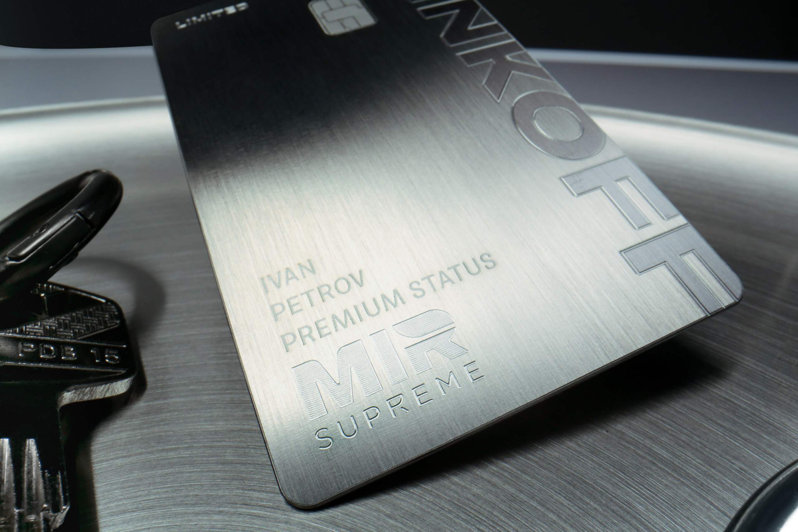 Tinkoff. Креативный продюсер / сет—дизайнер