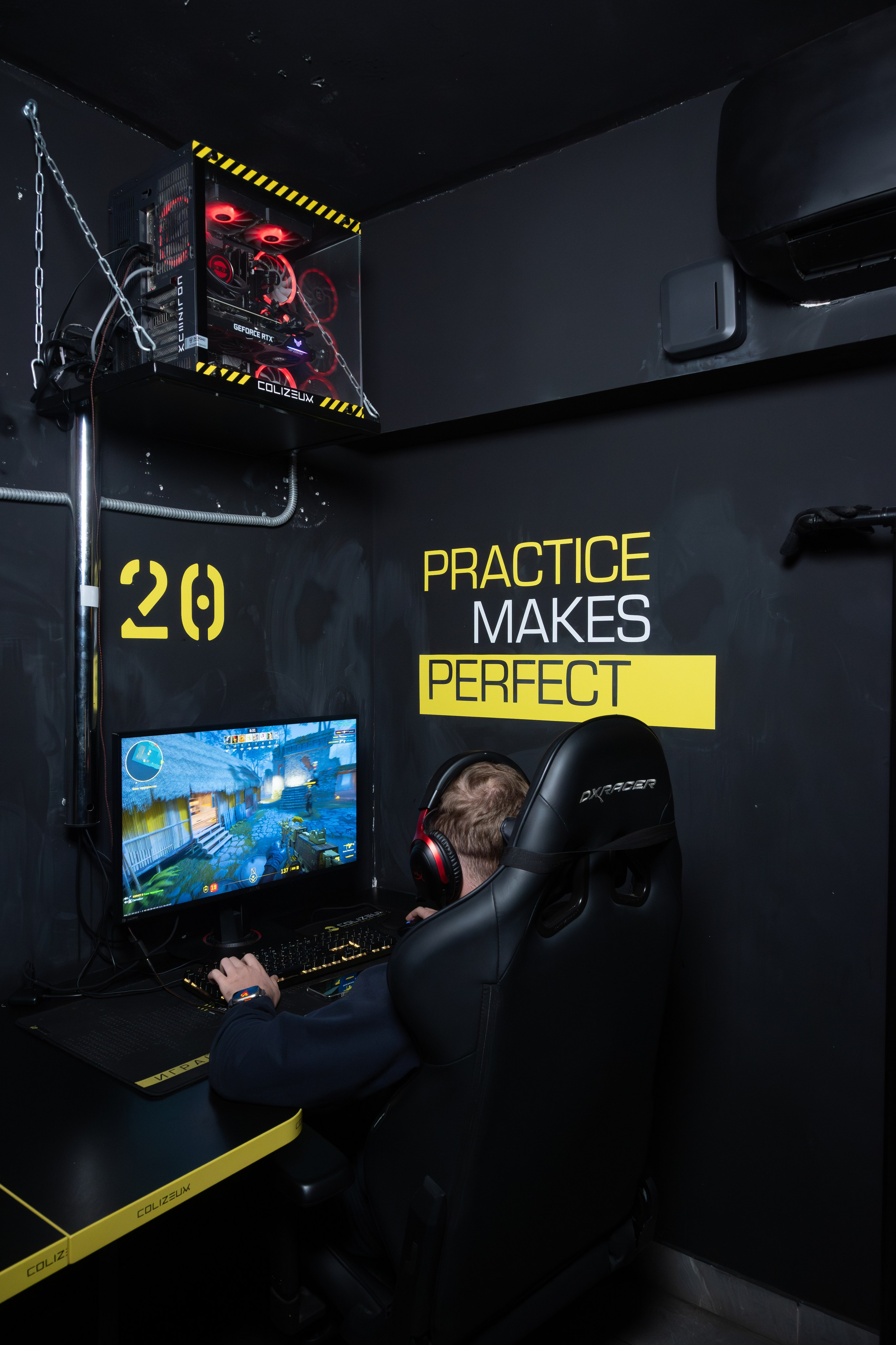 Репортаж в киберспортивном клубе Kolizeum. Фотограф мероприятий в Москве