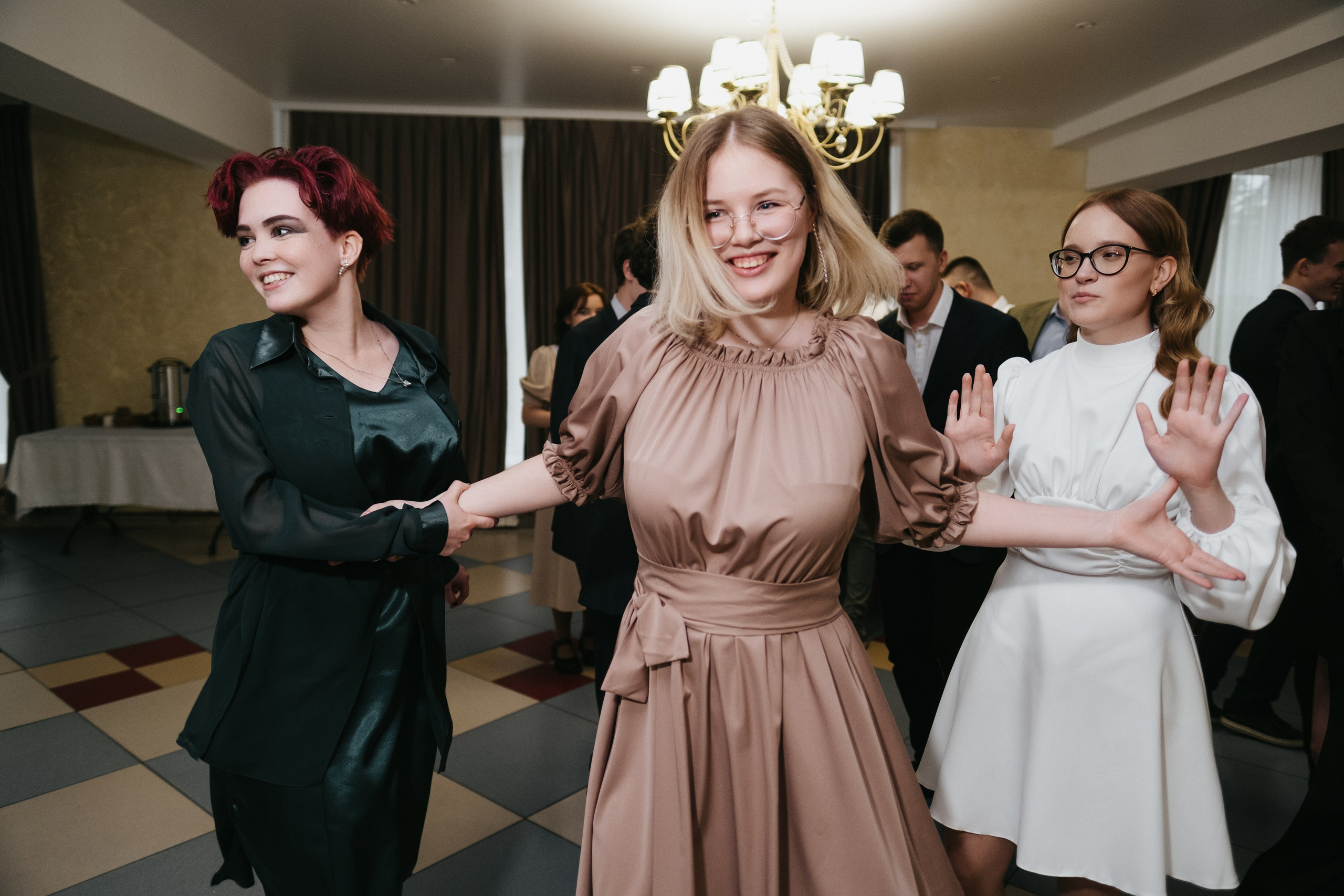 Выпускной 11 класс школы № 30. Свадебный и репортажной фотограф Денис Ожигин в Краснодаре и Краснодарском крае