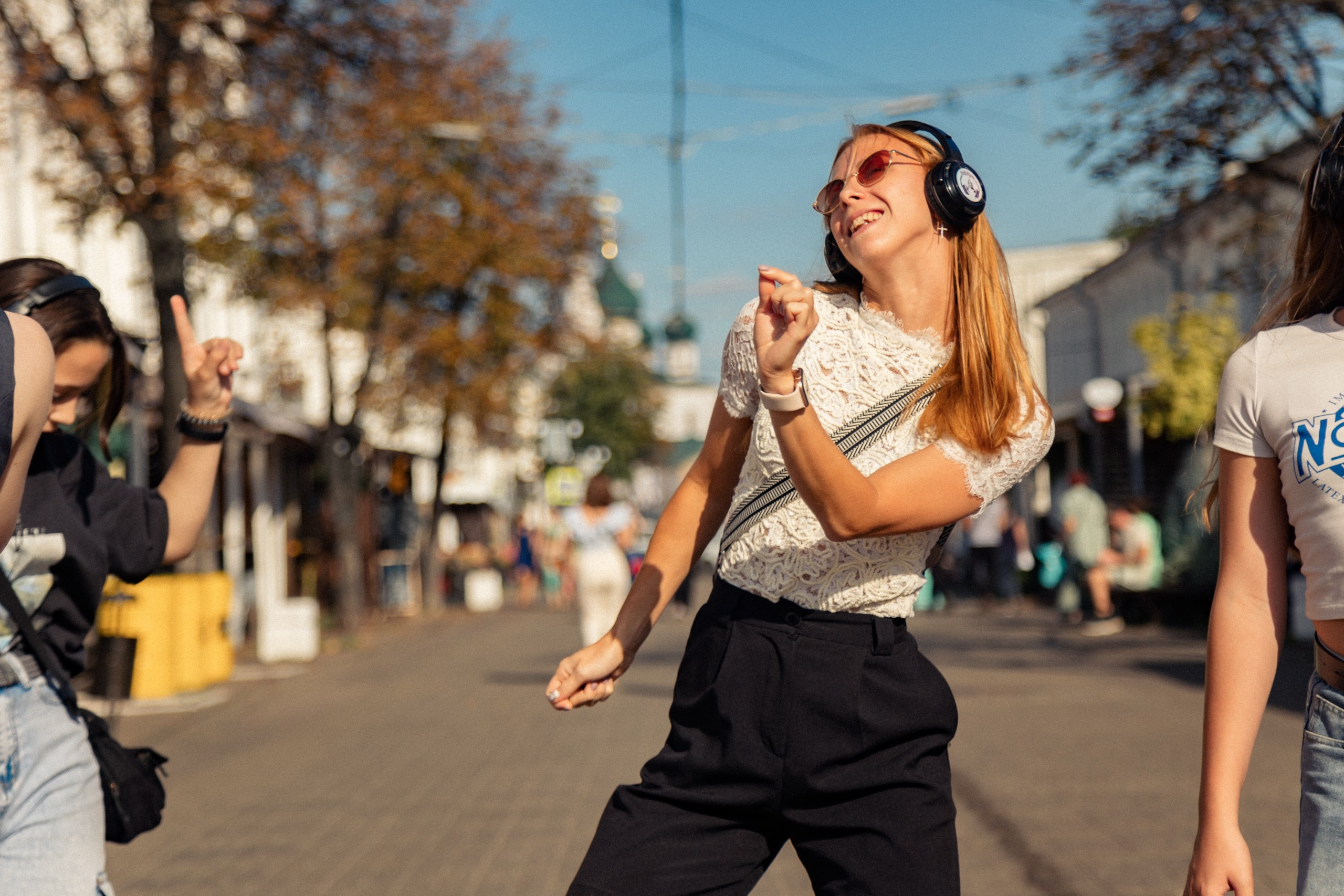 Экскурсия. На каждом снимке всегда два человека: фотограф и зритель