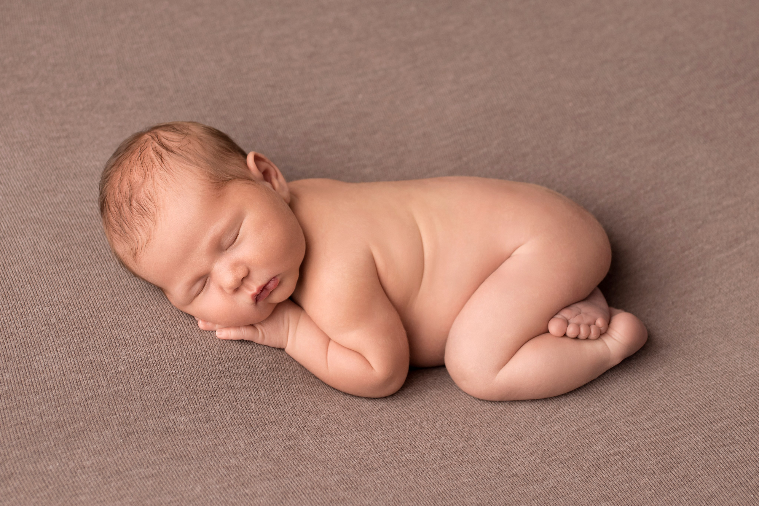 Красивые фотографии малышей у Вас дома. Фотограф новорождённых в Санкт-Петербурге Лилия Яковлева