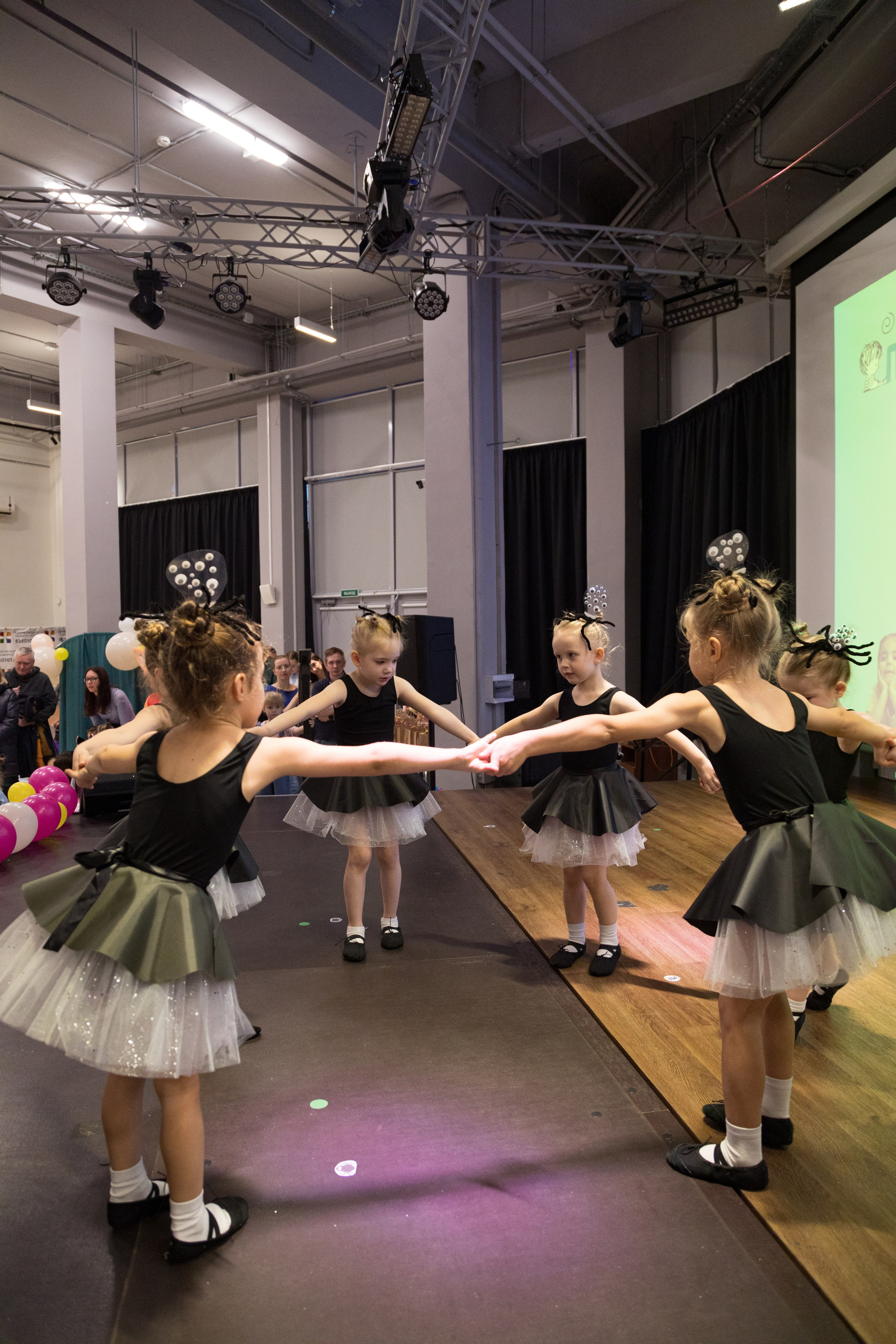 Отчетный концерт танцевального коллектива «ПЕТЕРБУРИКИ». Детский и контент фотограф Надя Волкова Санкт-Петербург