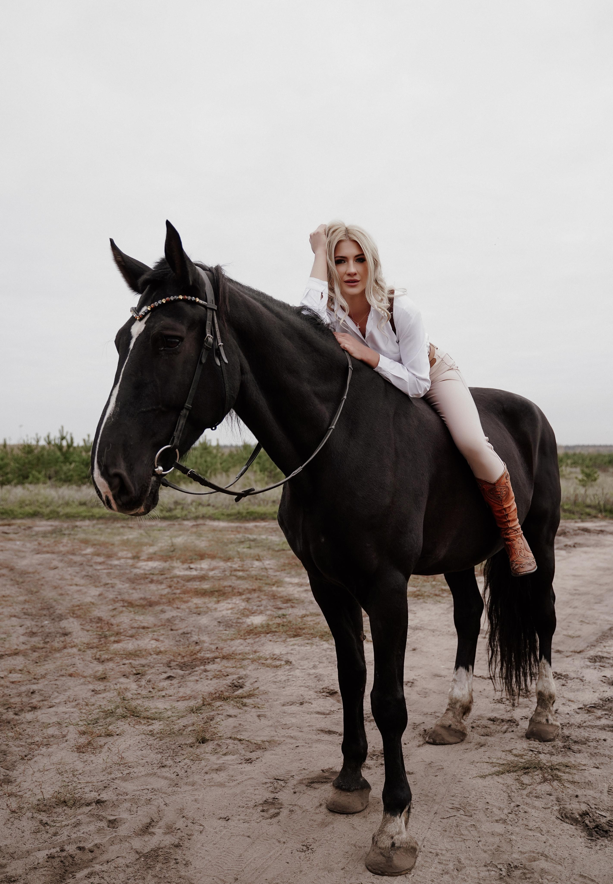 Елена прогулка на лошадях. Фотосъемка и видеосъемка свадеб Липецк