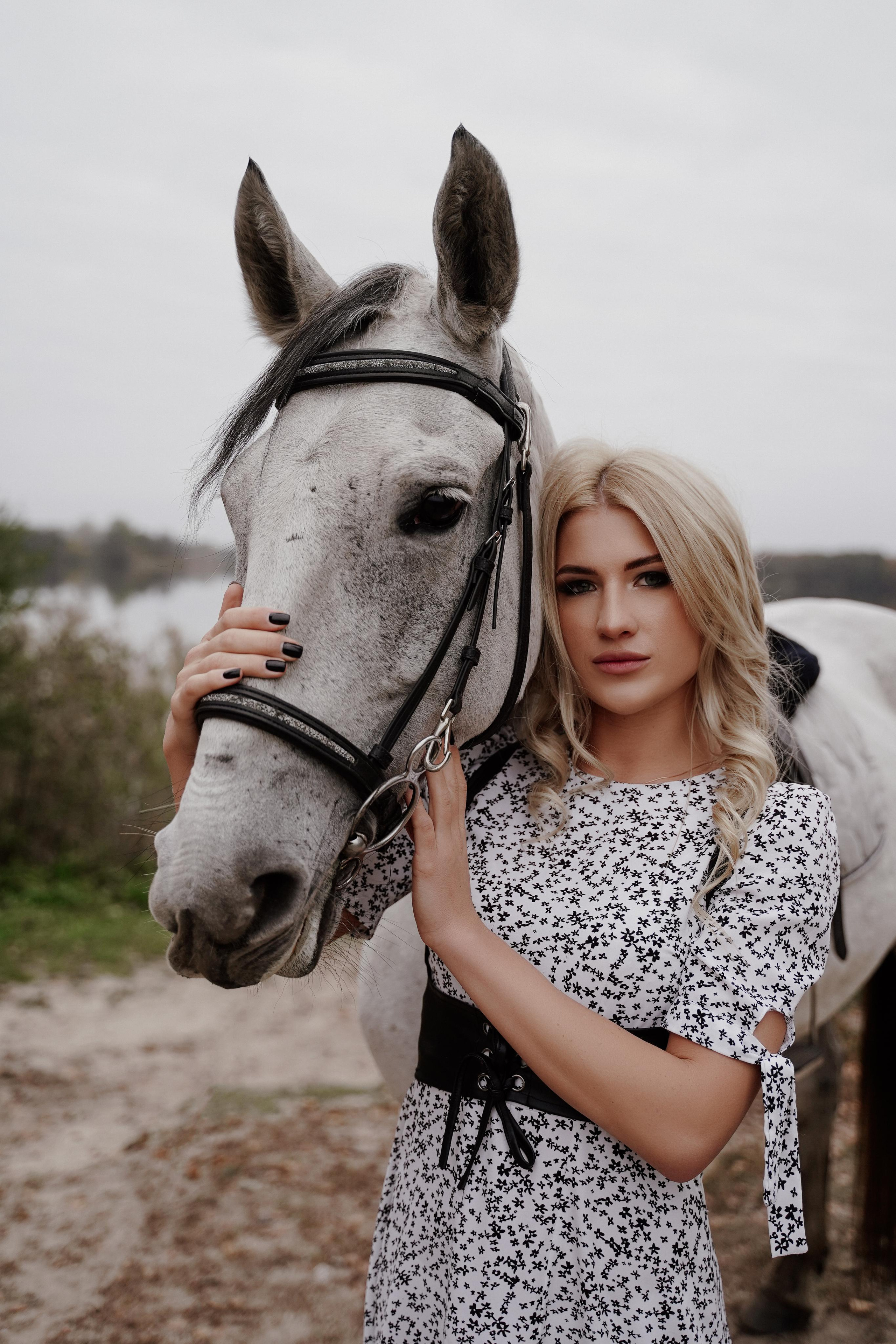 Елена прогулка на лошадях. Фотосъемка и видеосъемка свадеб Липецк
