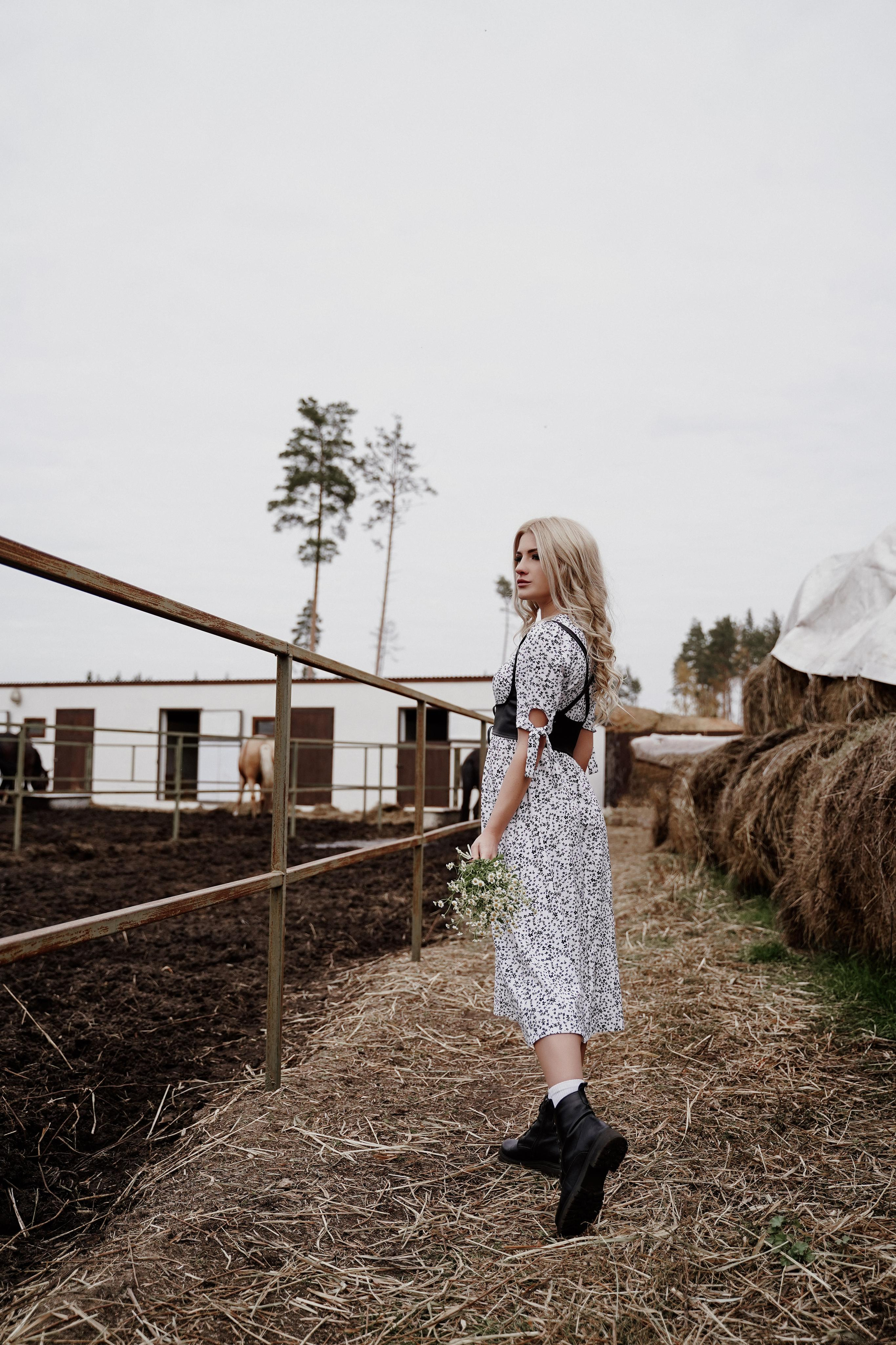 Елена прогулка на лошадях. Фотосъемка и видеосъемка свадеб Липецк