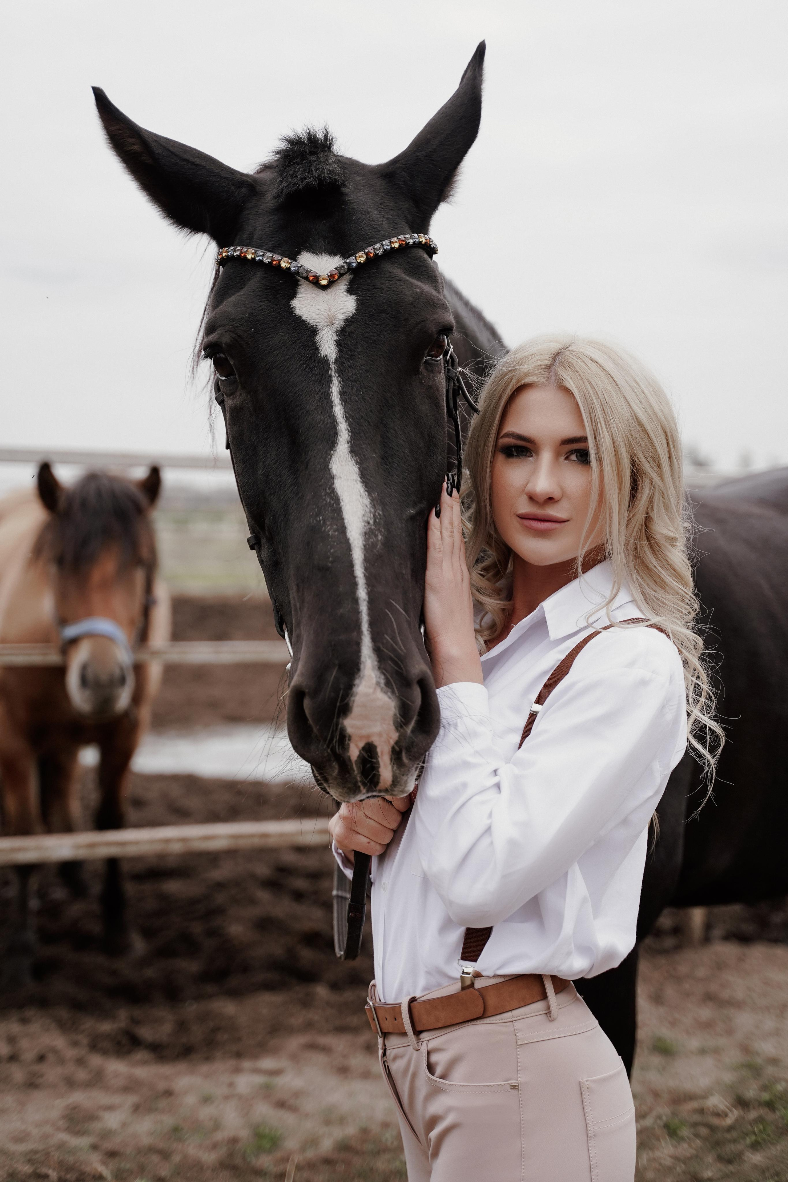 Елена прогулка на лошадях. Фотосъемка и видеосъемка свадеб Липецк