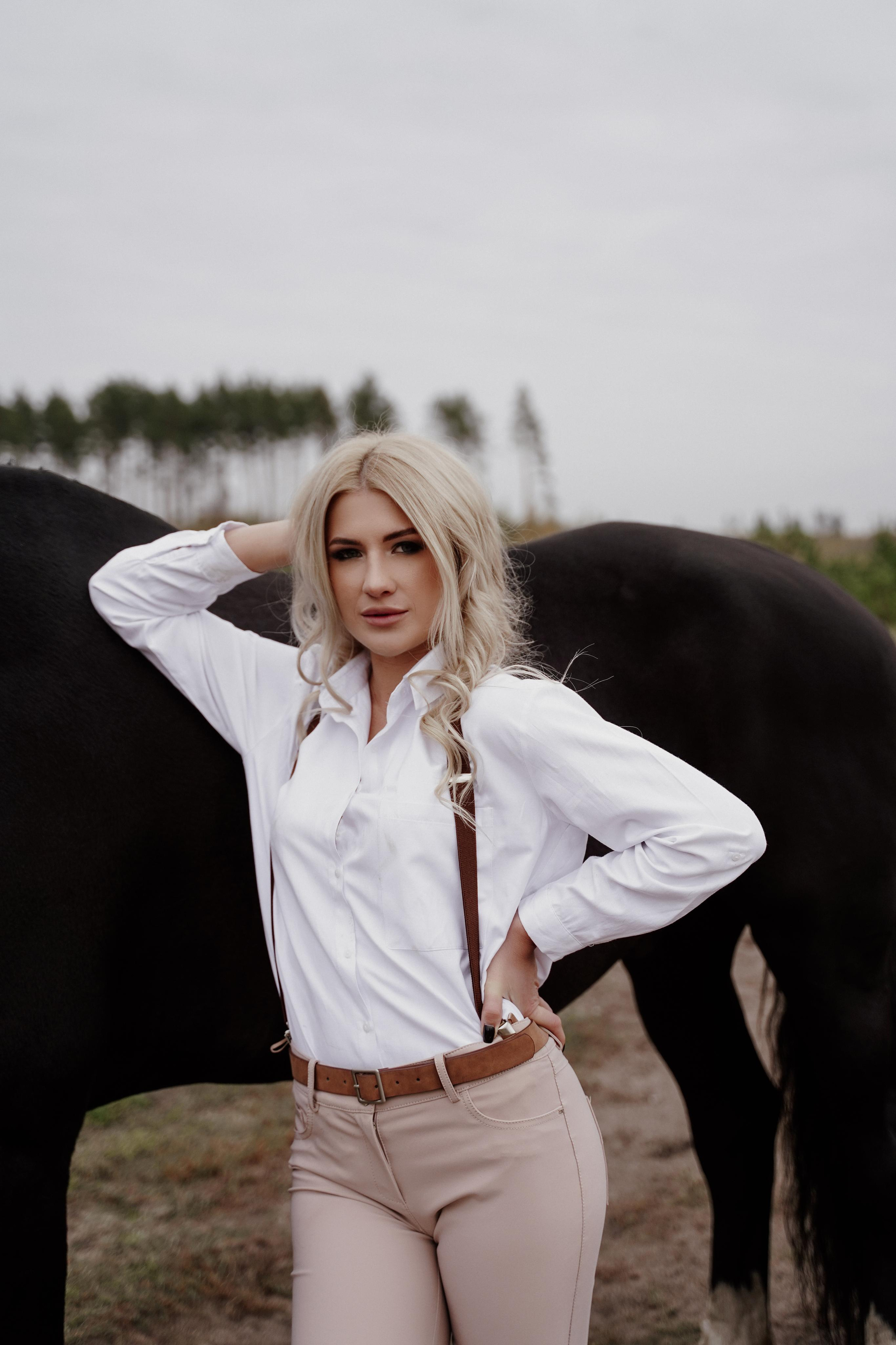 Елена прогулка на лошадях. Фотосъемка и видеосъемка свадеб Липецк