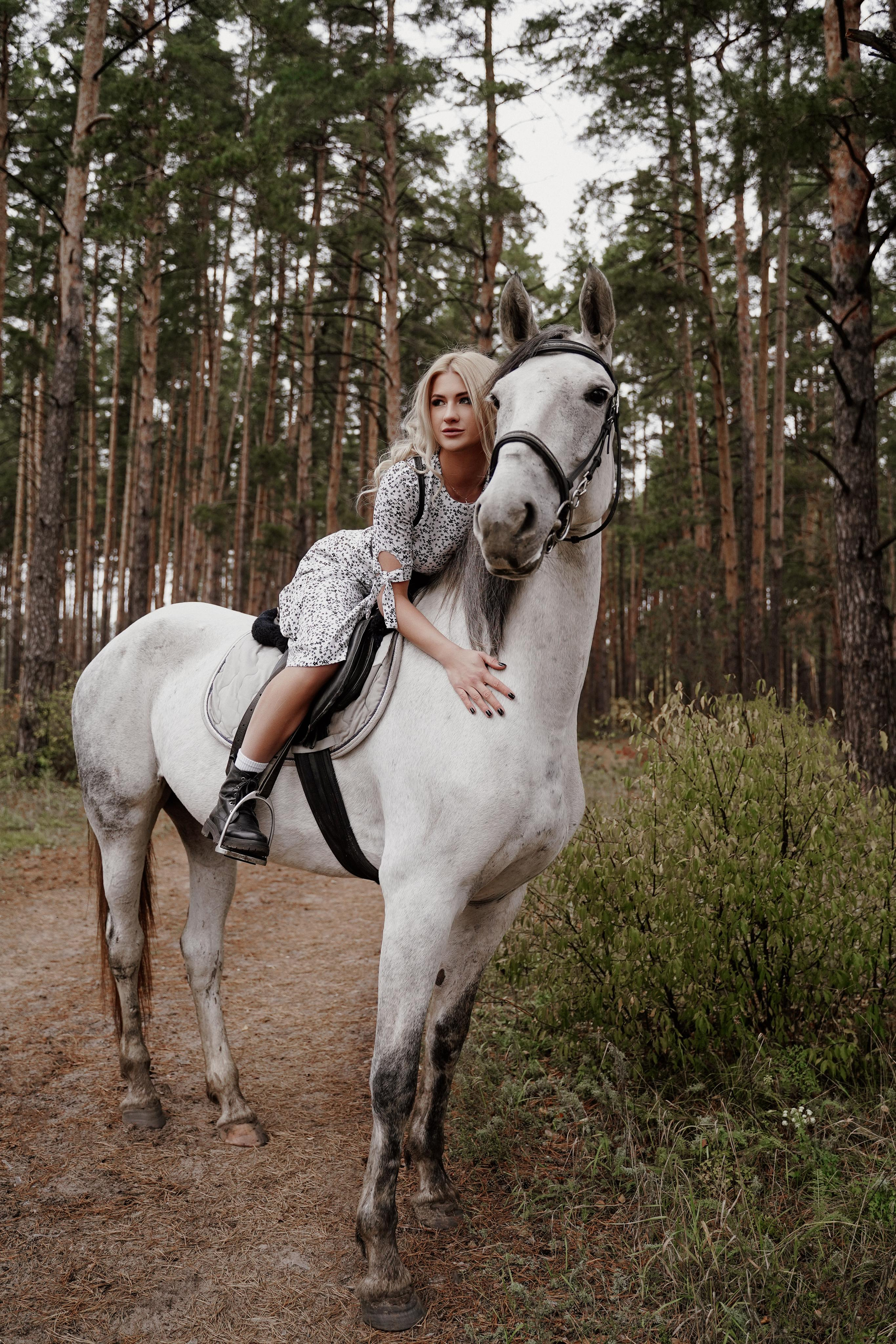 Елена прогулка на лошадях. Фотосъемка и видеосъемка свадеб Липецк