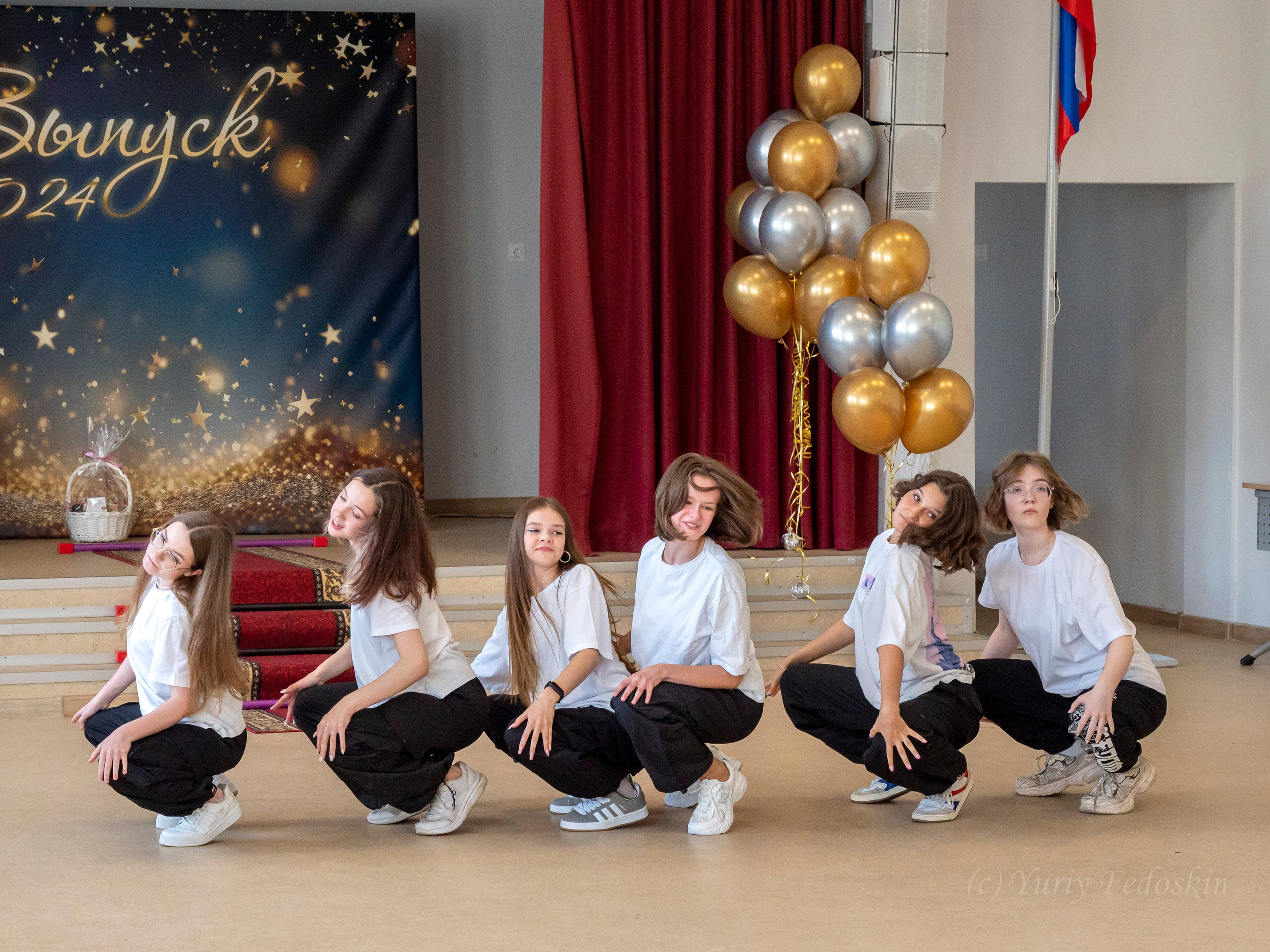Репортаж о выпускном 9 классов в школе № 7 города Королёва, 26.06.24г. Профессиональный фотограф интерьеров в Москве Юрий Федоскин