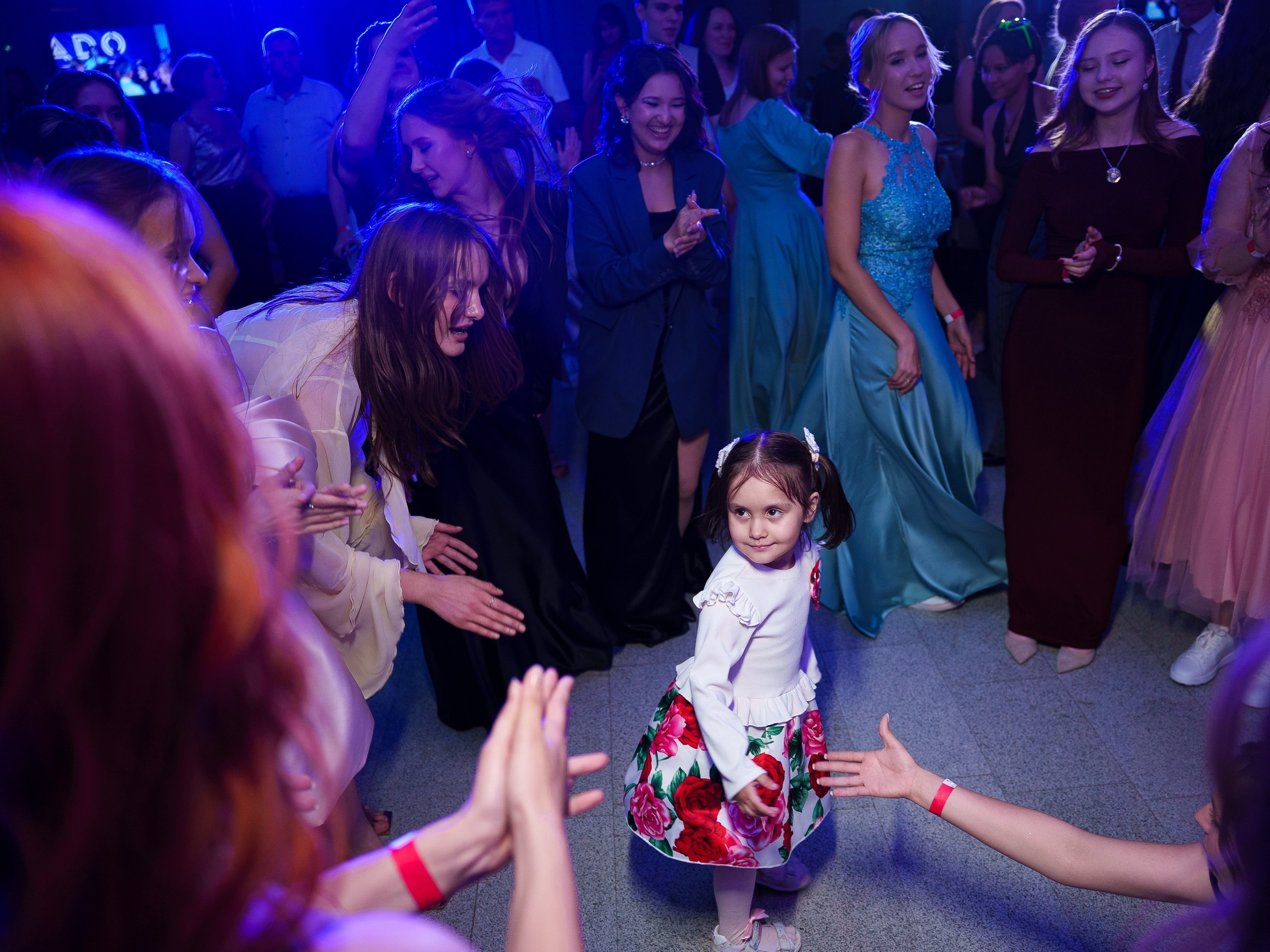 Фотограф на выпускной в Уфе — съёмка в Конгресс-холле для гимназии № 39