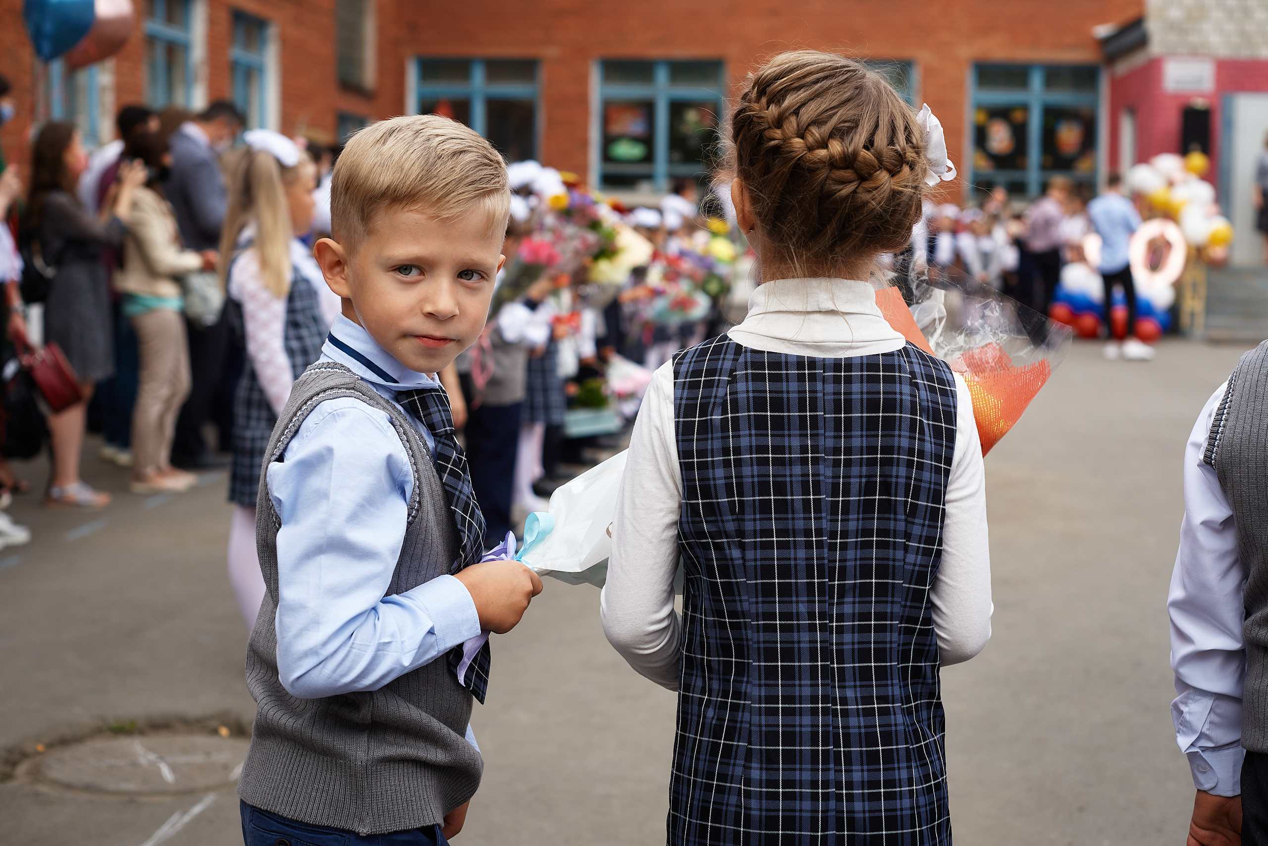 Фотосъёмка 1 сентября | Школьный фотограф День знаний. Артём Савиных — профессиональный фотограф в Москве | Репортажи, свадьбы, портреты