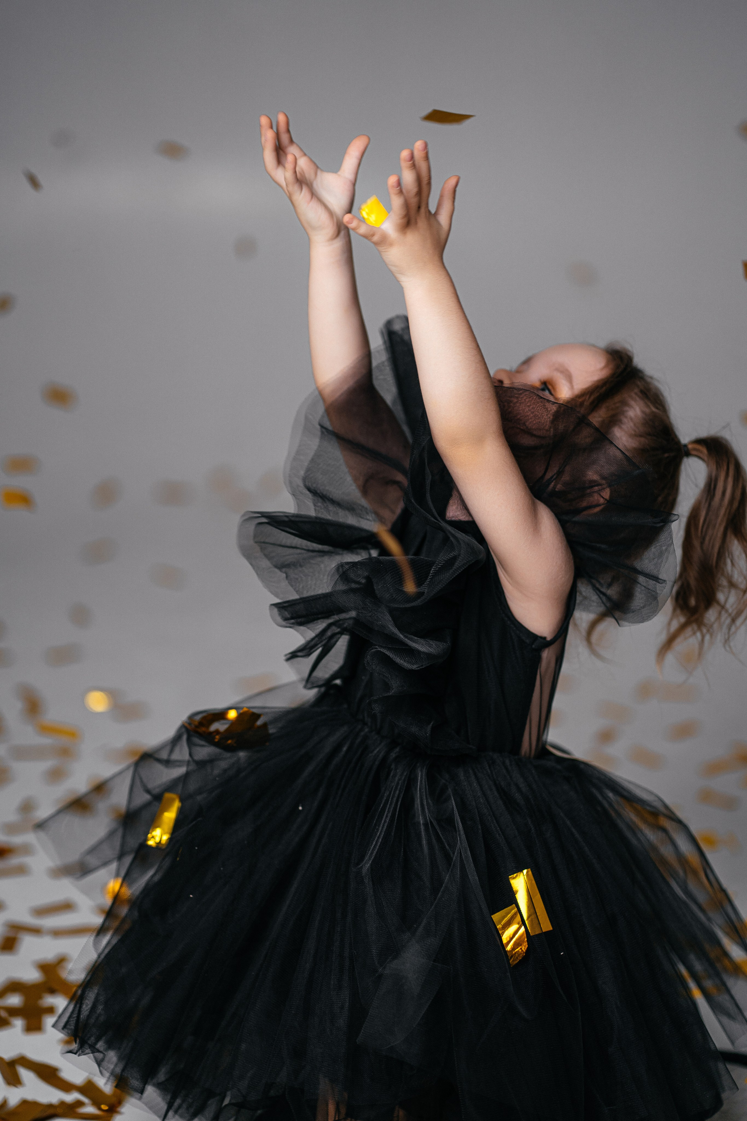 Фотосессия для девочки в платье. Фотограф Ким Наталья в Красноярске